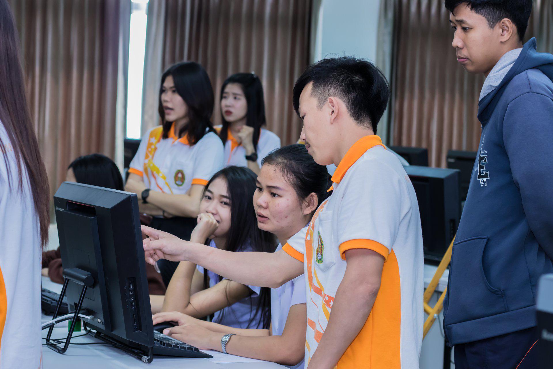 22. โครงการฝึกอมรมการใช้งาน google site นักศึกษาโปรแกรมวิชาคอมพิวเตอร์ ชั้นปีที่ 3 วันที่ 7 กุมภาพันธ์  2018
