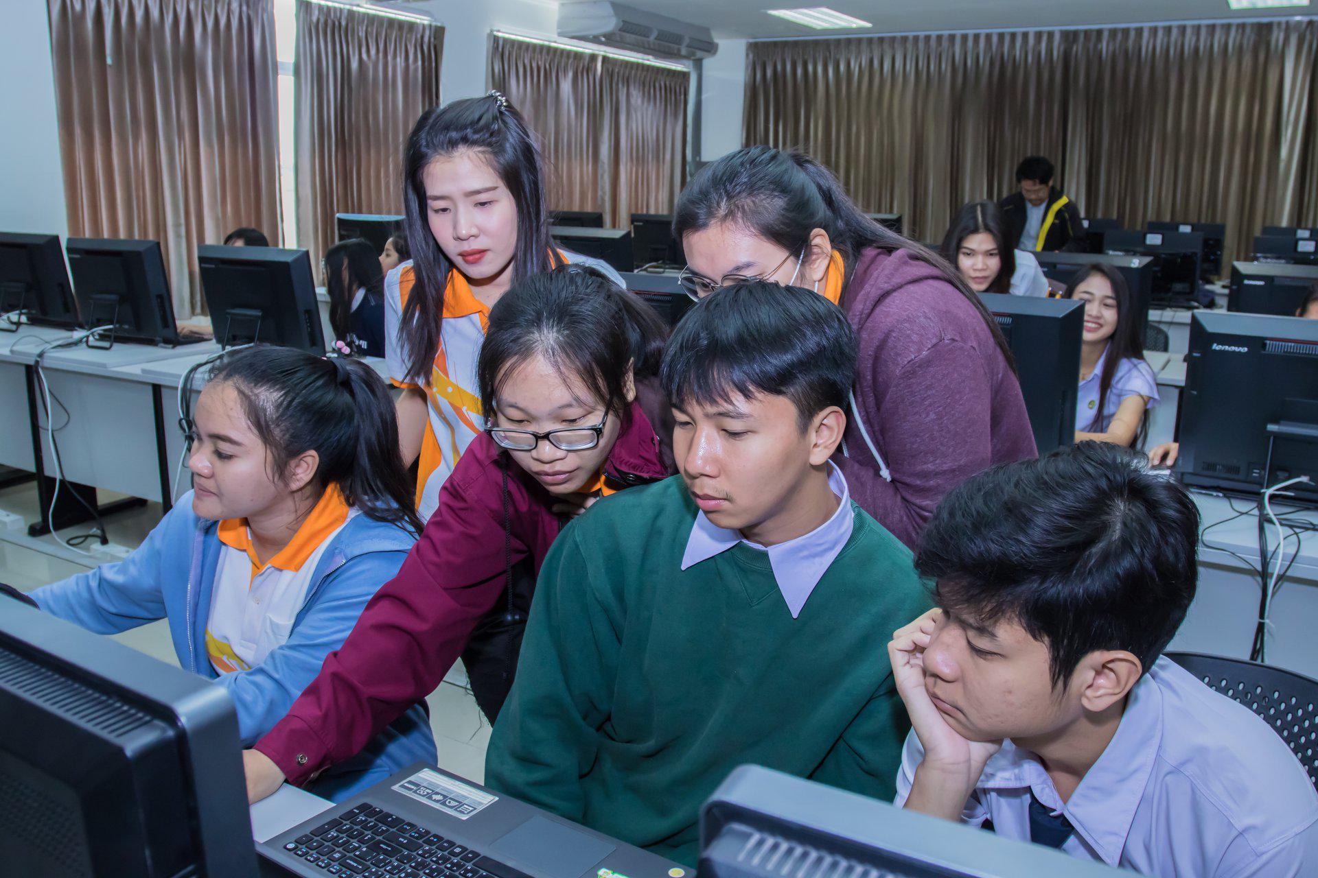 24. โครงการฝึกอมรมการใช้งาน google site นักศึกษาโปรแกรมวิชาคอมพิวเตอร์ ชั้นปีที่ 3 วันที่ 7 กุมภาพันธ์  2018
