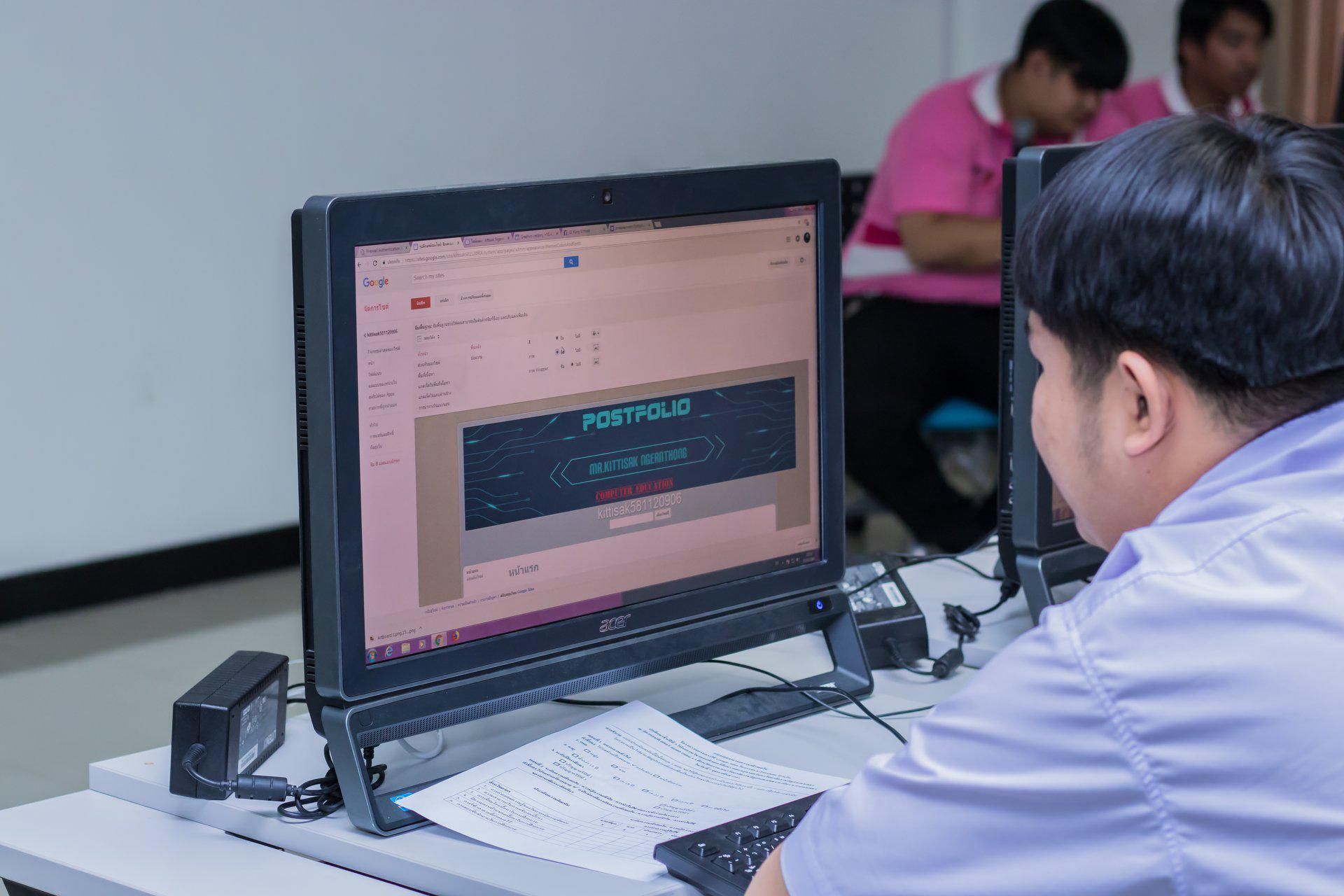 26. โครงการฝึกอมรมการใช้งาน google site นักศึกษาโปรแกรมวิชาคอมพิวเตอร์ ชั้นปีที่ 3 วันที่ 7 กุมภาพันธ์  2018