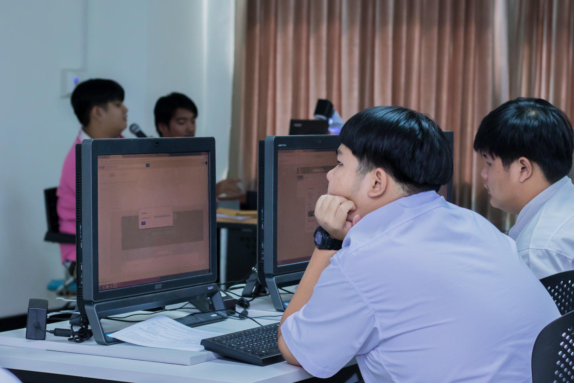 30. โครงการฝึกอมรมการใช้งาน google site นักศึกษาโปรแกรมวิชาคอมพิวเตอร์ ชั้นปีที่ 3 วันที่ 7 กุมภาพันธ์  2018
