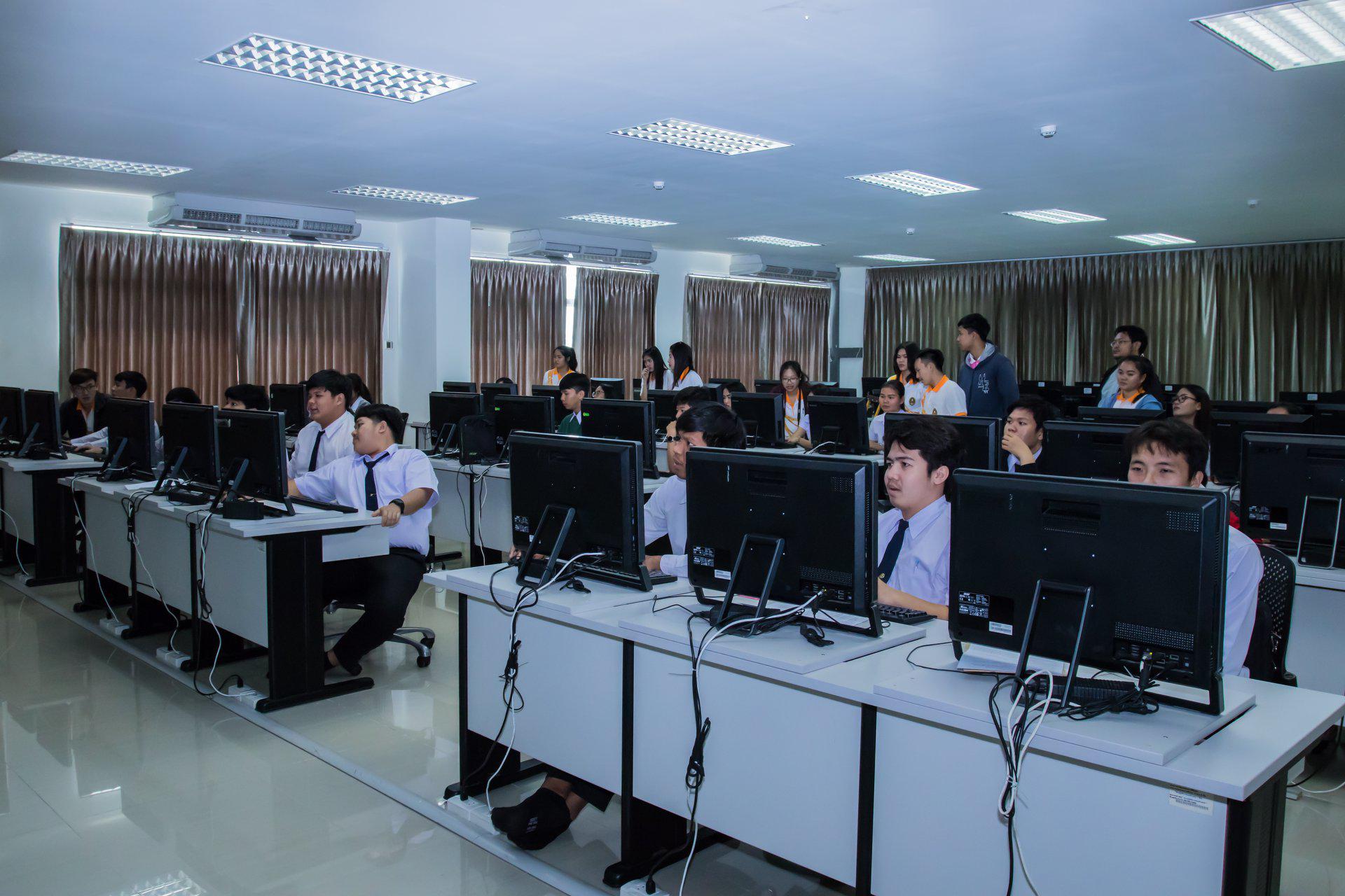 34. โครงการฝึกอมรมการใช้งาน google site นักศึกษาโปรแกรมวิชาคอมพิวเตอร์ ชั้นปีที่ 3 วันที่ 7 กุมภาพันธ์  2018