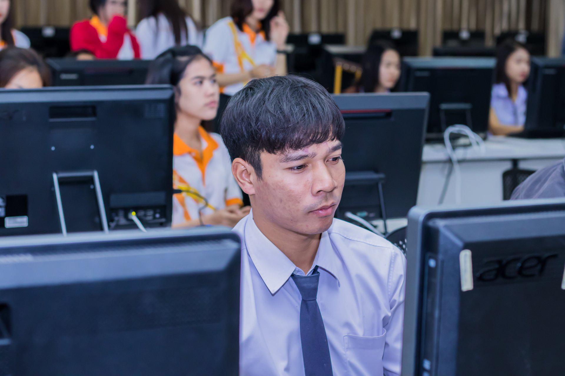37. โครงการฝึกอมรมการใช้งาน google site นักศึกษาโปรแกรมวิชาคอมพิวเตอร์ ชั้นปีที่ 3 วันที่ 7 กุมภาพันธ์  2018