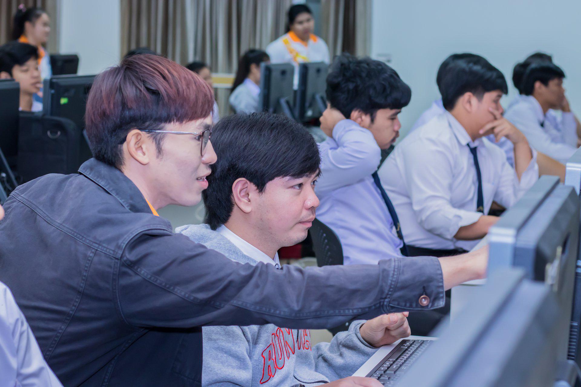 42. โครงการฝึกอมรมการใช้งาน google site นักศึกษาโปรแกรมวิชาคอมพิวเตอร์ ชั้นปีที่ 3 วันที่ 7 กุมภาพันธ์  2018