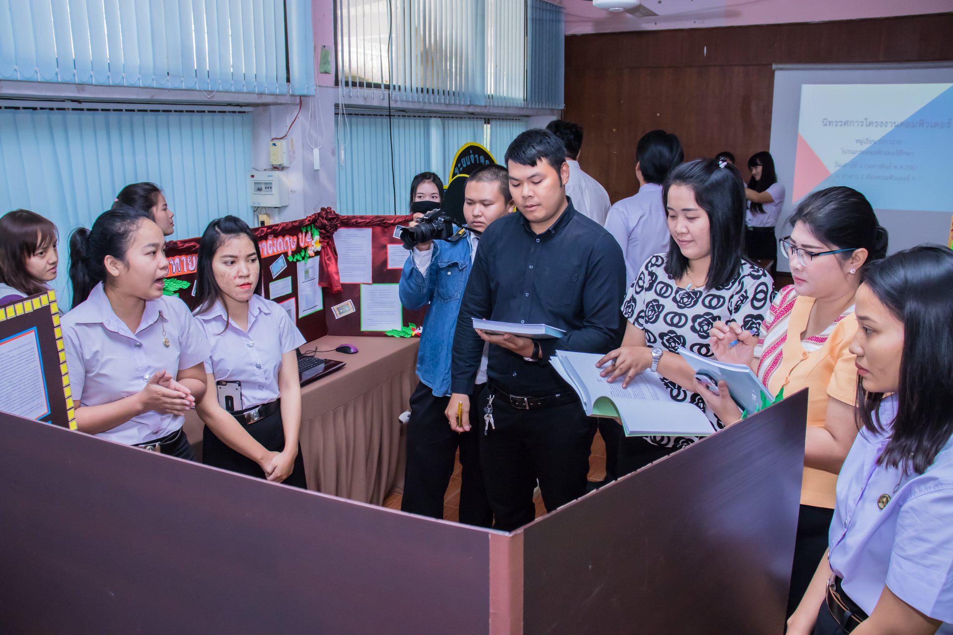 8. นิทรรศการโครงงานคอมพิวเตอร์  นักศึกษาโปรแกรมวิชาคอมพิวเตอร์ ชั้นปีที่ 4 วันที่ 3 มีนาคม 2018