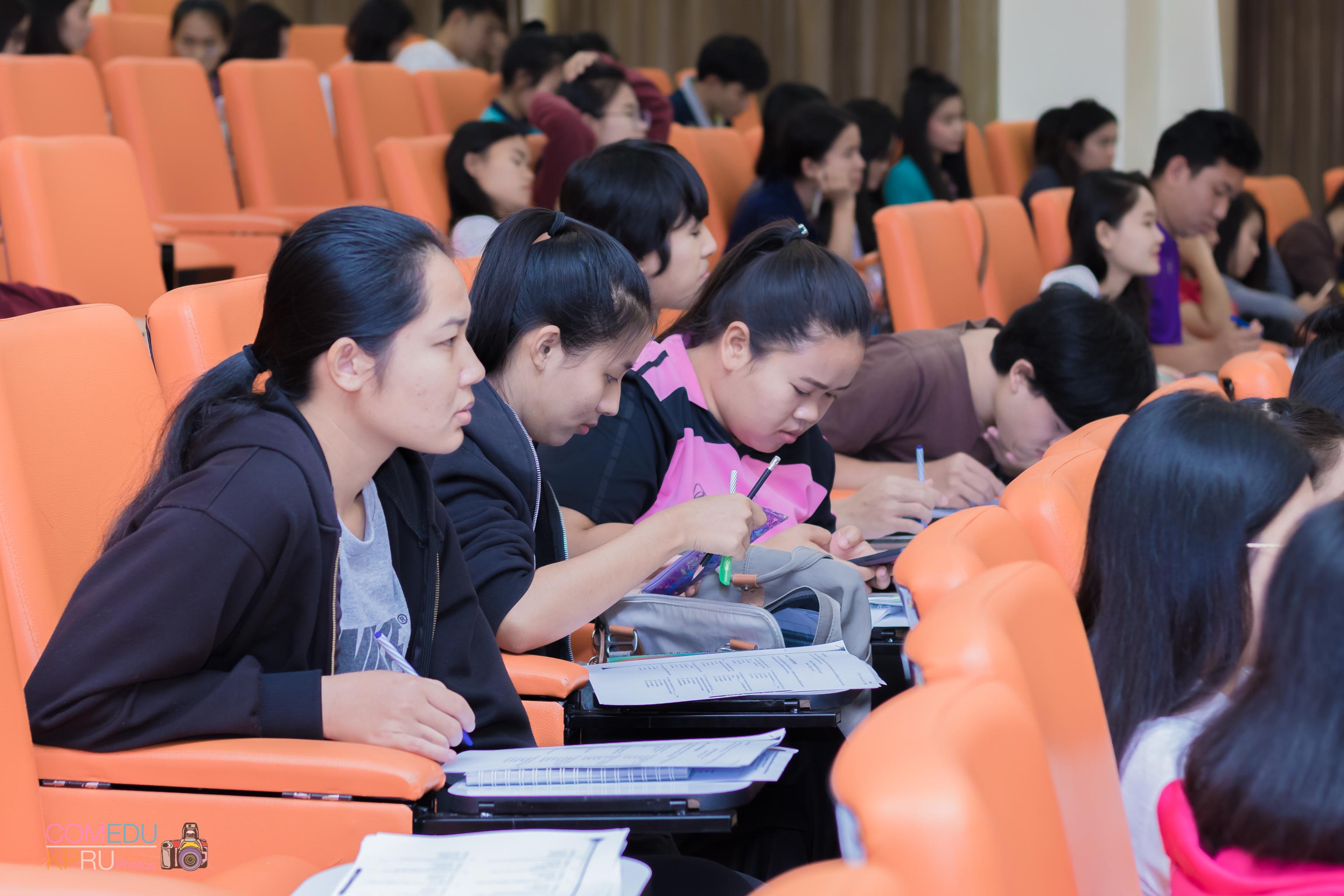 4. อบรมทักษะภาษาอังกฤษ TOEIC นักศึกษาชั้นปีที่ 5 โปรแกรมวิชาคอมพิวเตอร์ วันที่ 20 มีนาคม 2018