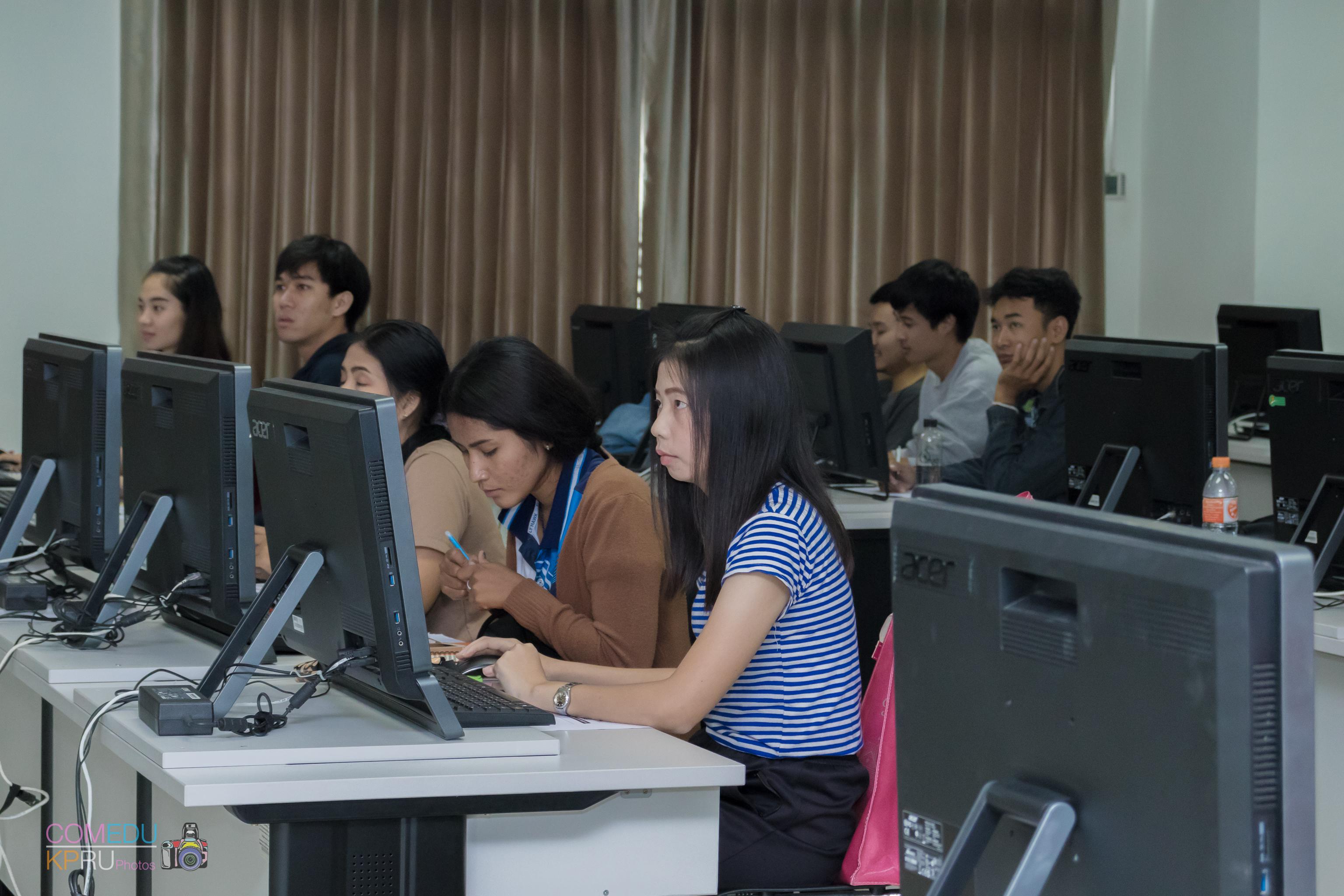 3. โครงการติวสอบบรรจุวิชาเอก สาขาวิชาคอมพิวเตอร์  วิทยากร อ.วิโรจน์ เจกะวงค์ วันที่ 24 มีนาคม 2018