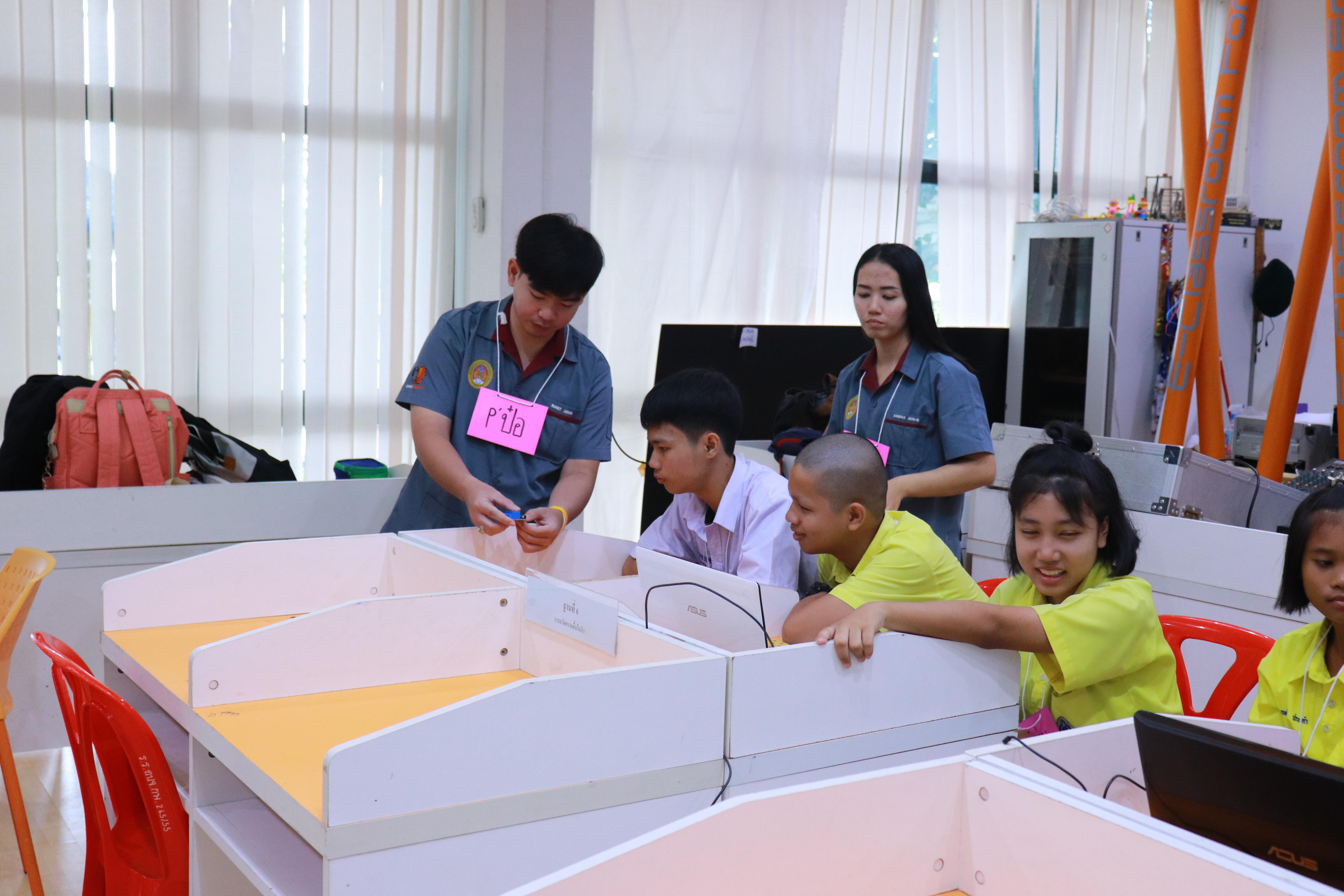 63. โครงการอบรมเชิงปฏิบัติการการพัฒนาโครงงานคอมพิวเตอร์ ด้วยระบบสมองกลฝังตัวและการเขียนโปรแกรมคอมพิวเตอร์  1-3 สิงหาคม 2561 ณ โรงเรียนองค์การบริหารส่วนจังหวัดกำแพงเพชร