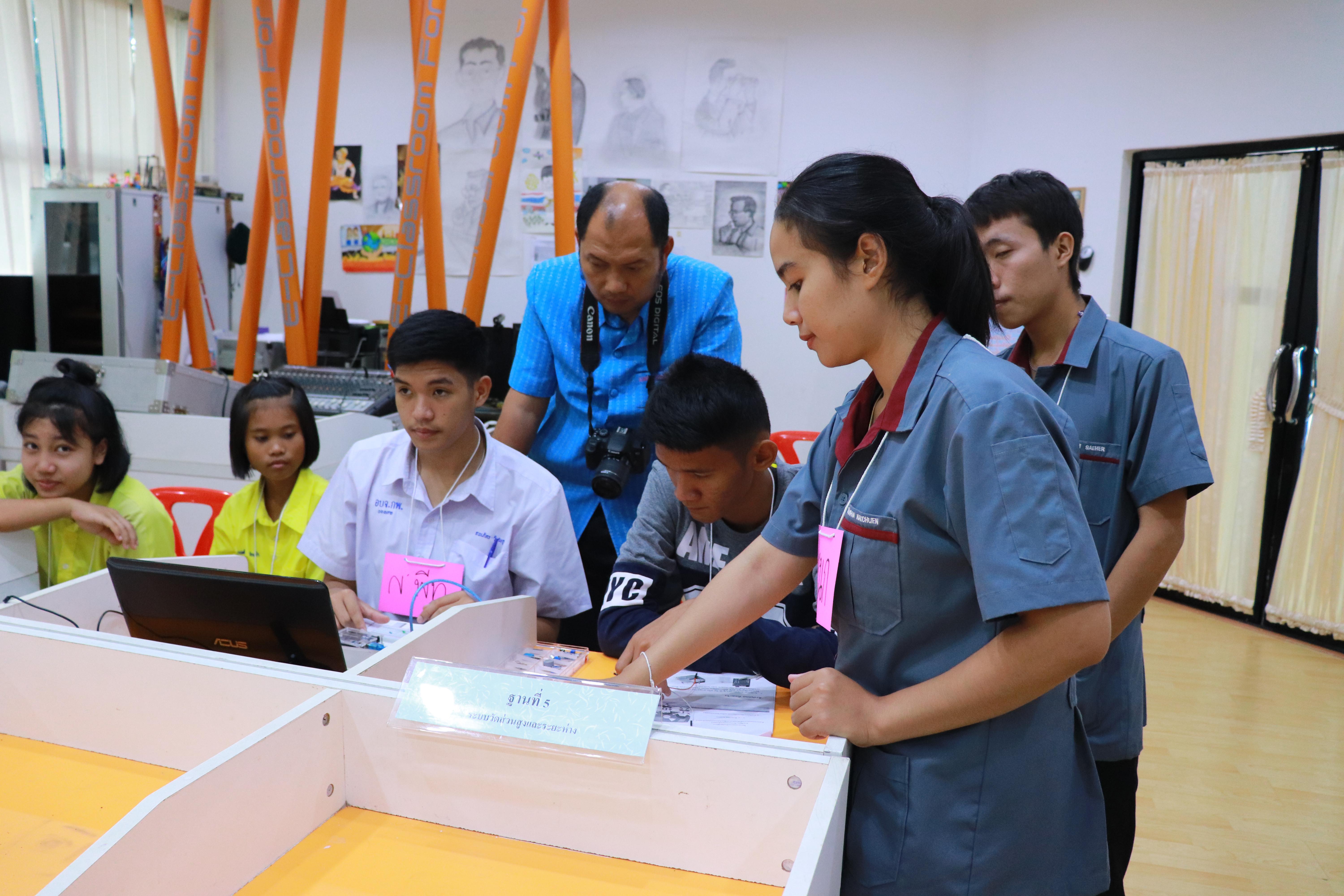 64. โครงการอบรมเชิงปฏิบัติการการพัฒนาโครงงานคอมพิวเตอร์ ด้วยระบบสมองกลฝังตัวและการเขียนโปรแกรมคอมพิวเตอร์  1-3 สิงหาคม 2561 ณ โรงเรียนองค์การบริหารส่วนจังหวัดกำแพงเพชร
