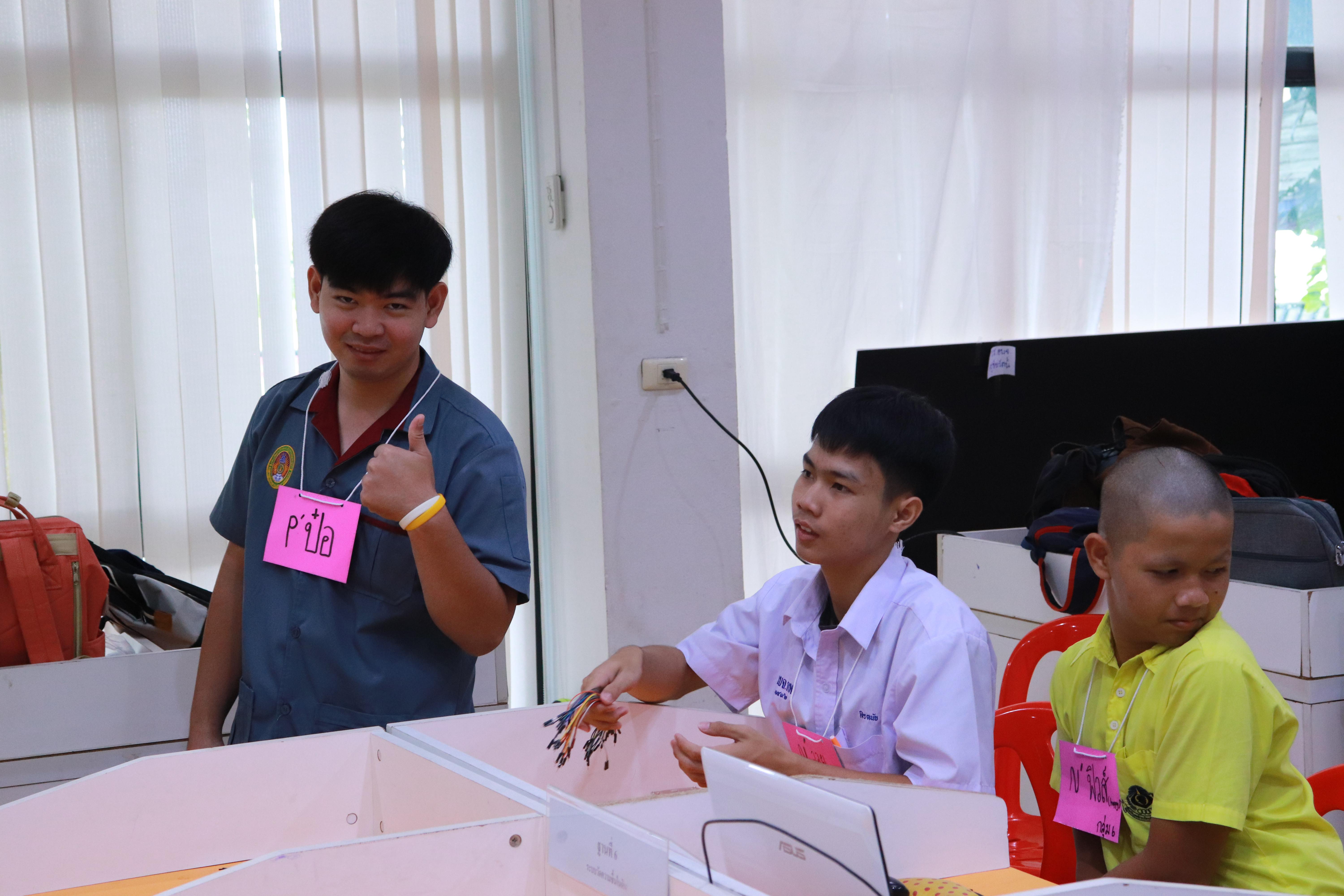 73. โครงการอบรมเชิงปฏิบัติการการพัฒนาโครงงานคอมพิวเตอร์ ด้วยระบบสมองกลฝังตัวและการเขียนโปรแกรมคอมพิวเตอร์  1-3 สิงหาคม 2561 ณ โรงเรียนองค์การบริหารส่วนจังหวัดกำแพงเพชร