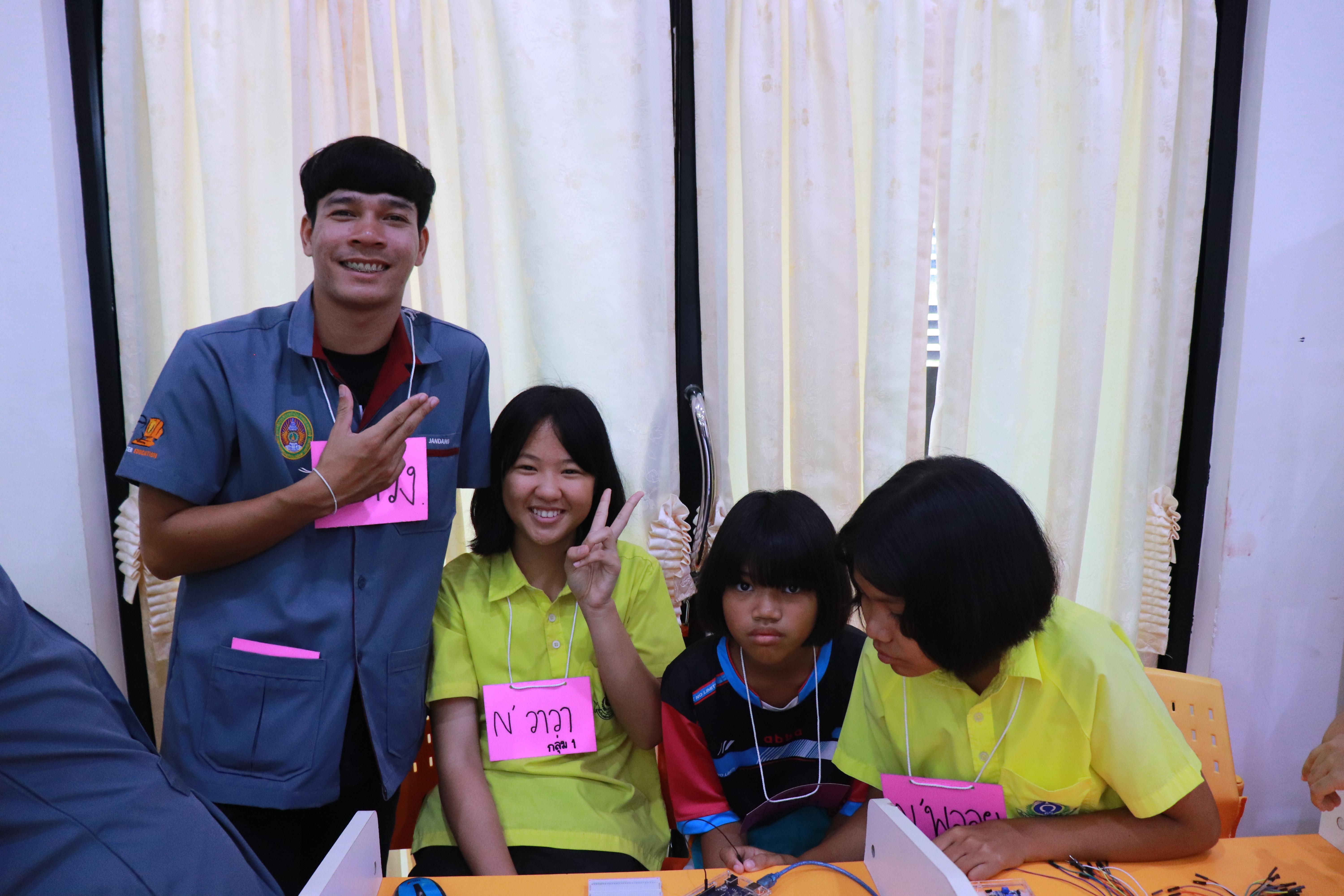 76. โครงการอบรมเชิงปฏิบัติการการพัฒนาโครงงานคอมพิวเตอร์ ด้วยระบบสมองกลฝังตัวและการเขียนโปรแกรมคอมพิวเตอร์  1-3 สิงหาคม 2561 ณ โรงเรียนองค์การบริหารส่วนจังหวัดกำแพงเพชร