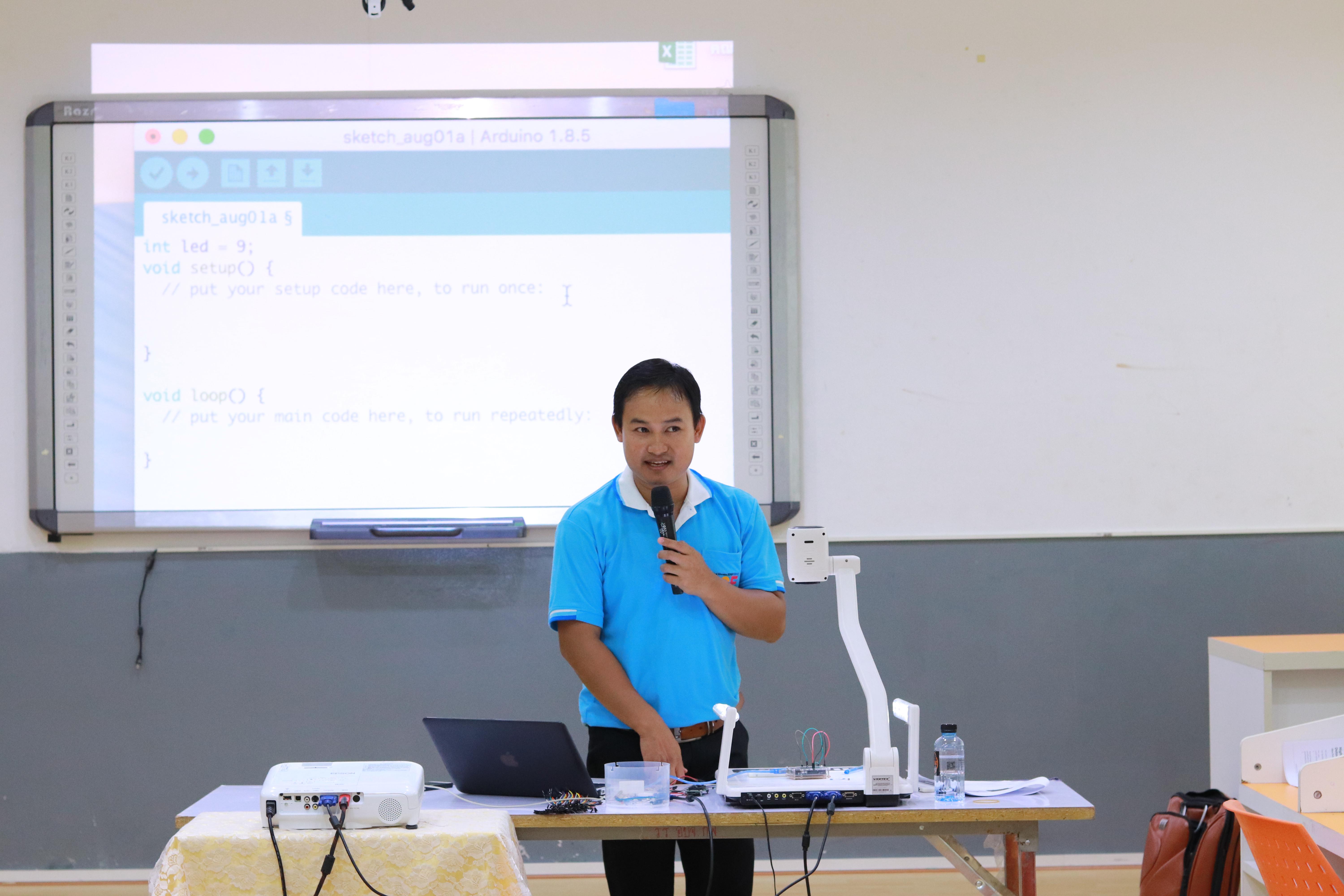 101. โครงการอบรมเชิงปฏิบัติการการพัฒนาโครงงานคอมพิวเตอร์ ด้วยระบบสมองกลฝังตัวและการเขียนโปรแกรมคอมพิวเตอร์  1-3 สิงหาคม 2561 ณ โรงเรียนองค์การบริหารส่วนจังหวัดกำแพงเพชร