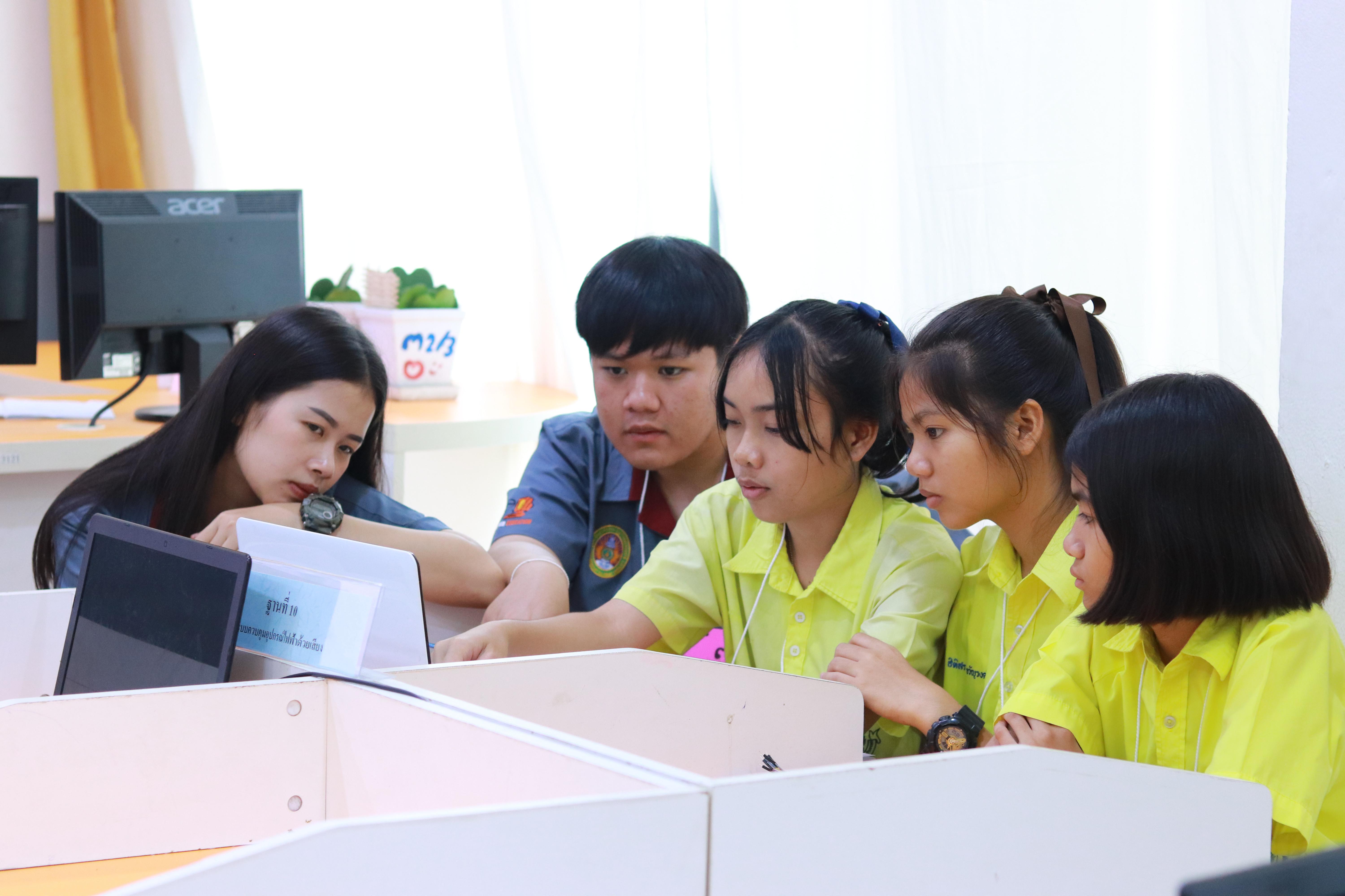 106. โครงการอบรมเชิงปฏิบัติการการพัฒนาโครงงานคอมพิวเตอร์ ด้วยระบบสมองกลฝังตัวและการเขียนโปรแกรมคอมพิวเตอร์  1-3 สิงหาคม 2561 ณ โรงเรียนองค์การบริหารส่วนจังหวัดกำแพงเพชร