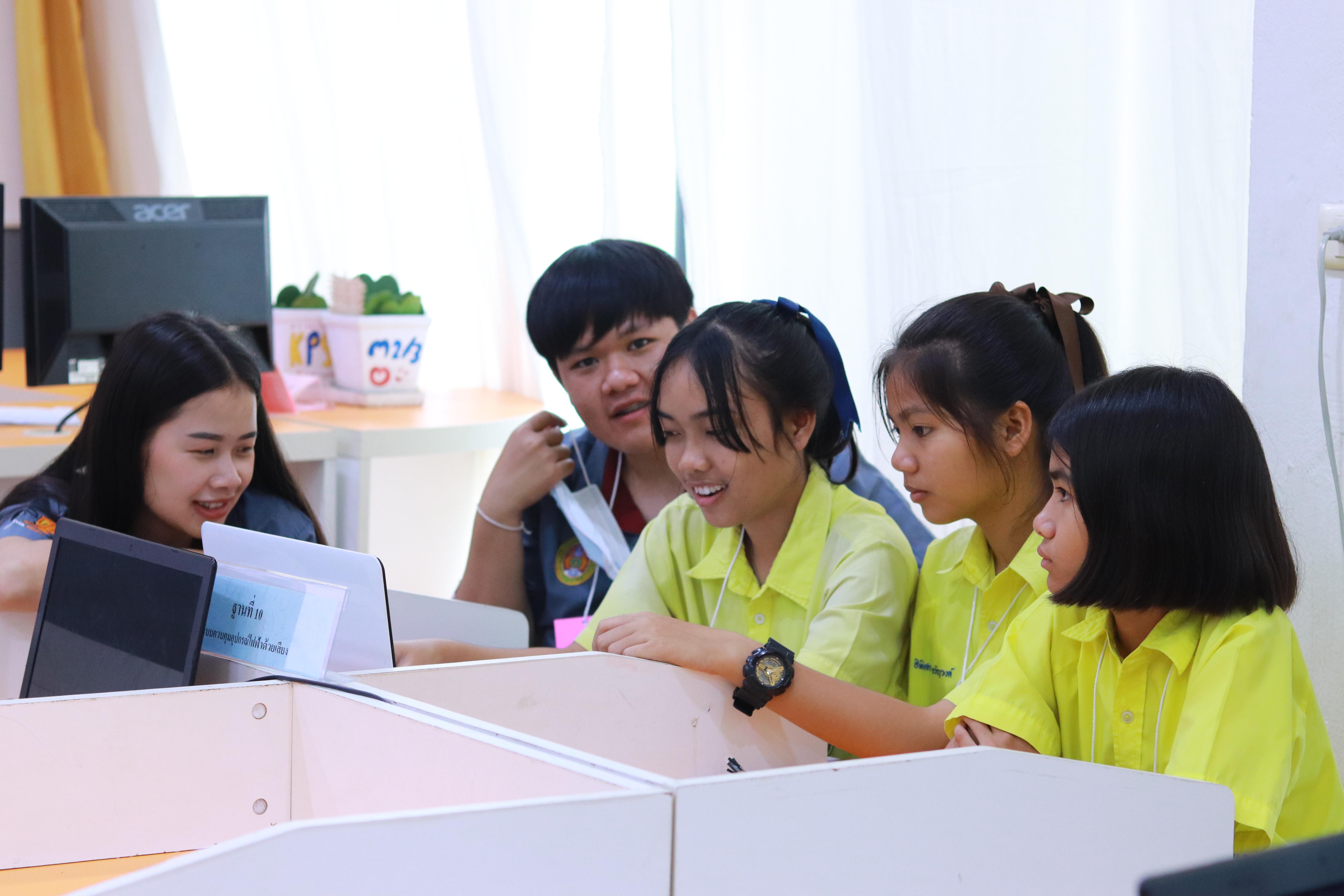 107. โครงการอบรมเชิงปฏิบัติการการพัฒนาโครงงานคอมพิวเตอร์ ด้วยระบบสมองกลฝังตัวและการเขียนโปรแกรมคอมพิวเตอร์  1-3 สิงหาคม 2561 ณ โรงเรียนองค์การบริหารส่วนจังหวัดกำแพงเพชร