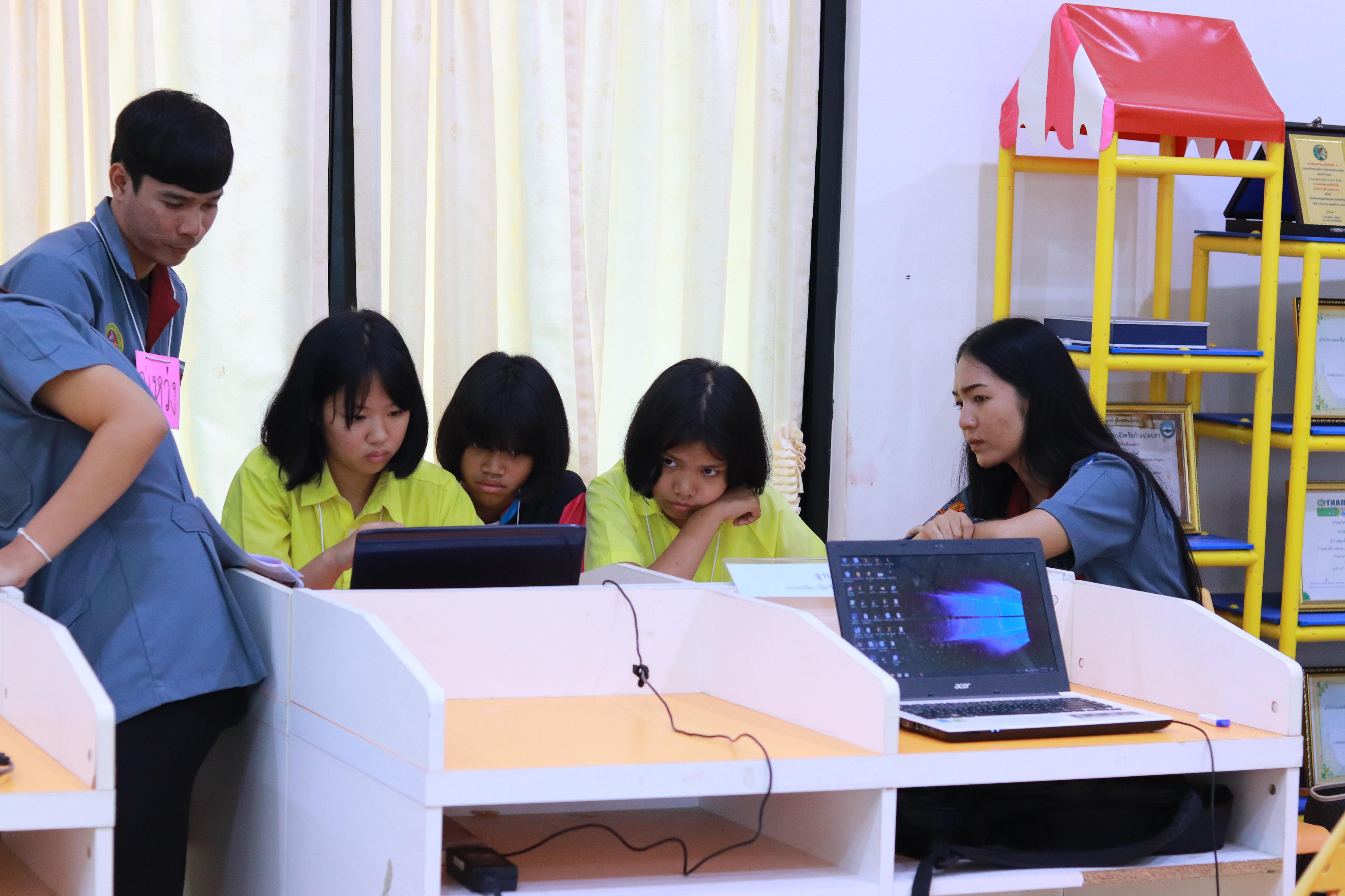 108. โครงการอบรมเชิงปฏิบัติการการพัฒนาโครงงานคอมพิวเตอร์ ด้วยระบบสมองกลฝังตัวและการเขียนโปรแกรมคอมพิวเตอร์  1-3 สิงหาคม 2561 ณ โรงเรียนองค์การบริหารส่วนจังหวัดกำแพงเพชร
