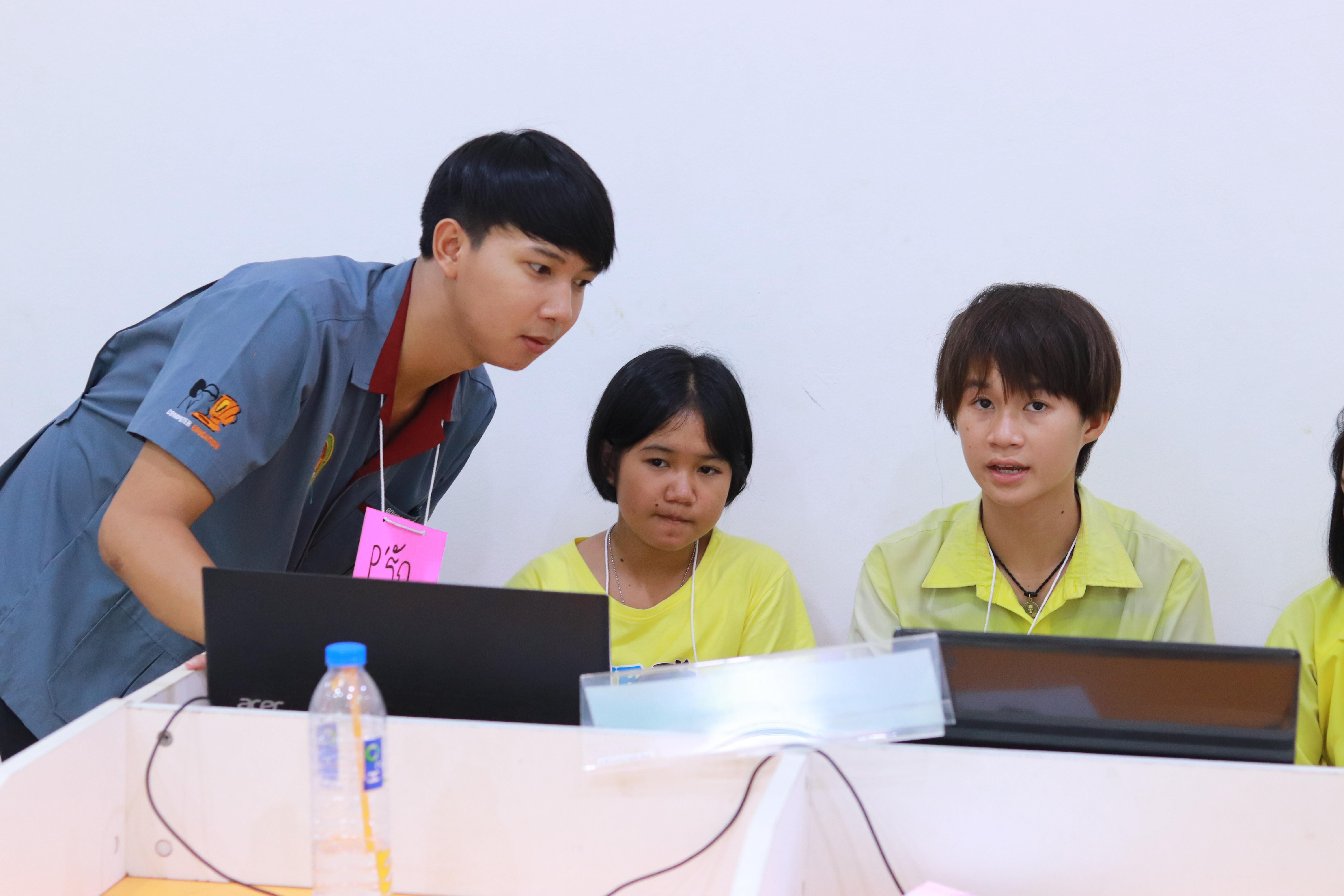 140. โครงการอบรมเชิงปฏิบัติการการพัฒนาโครงงานคอมพิวเตอร์ ด้วยระบบสมองกลฝังตัวและการเขียนโปรแกรมคอมพิวเตอร์  1-3 สิงหาคม 2561 ณ โรงเรียนองค์การบริหารส่วนจังหวัดกำแพงเพชร
