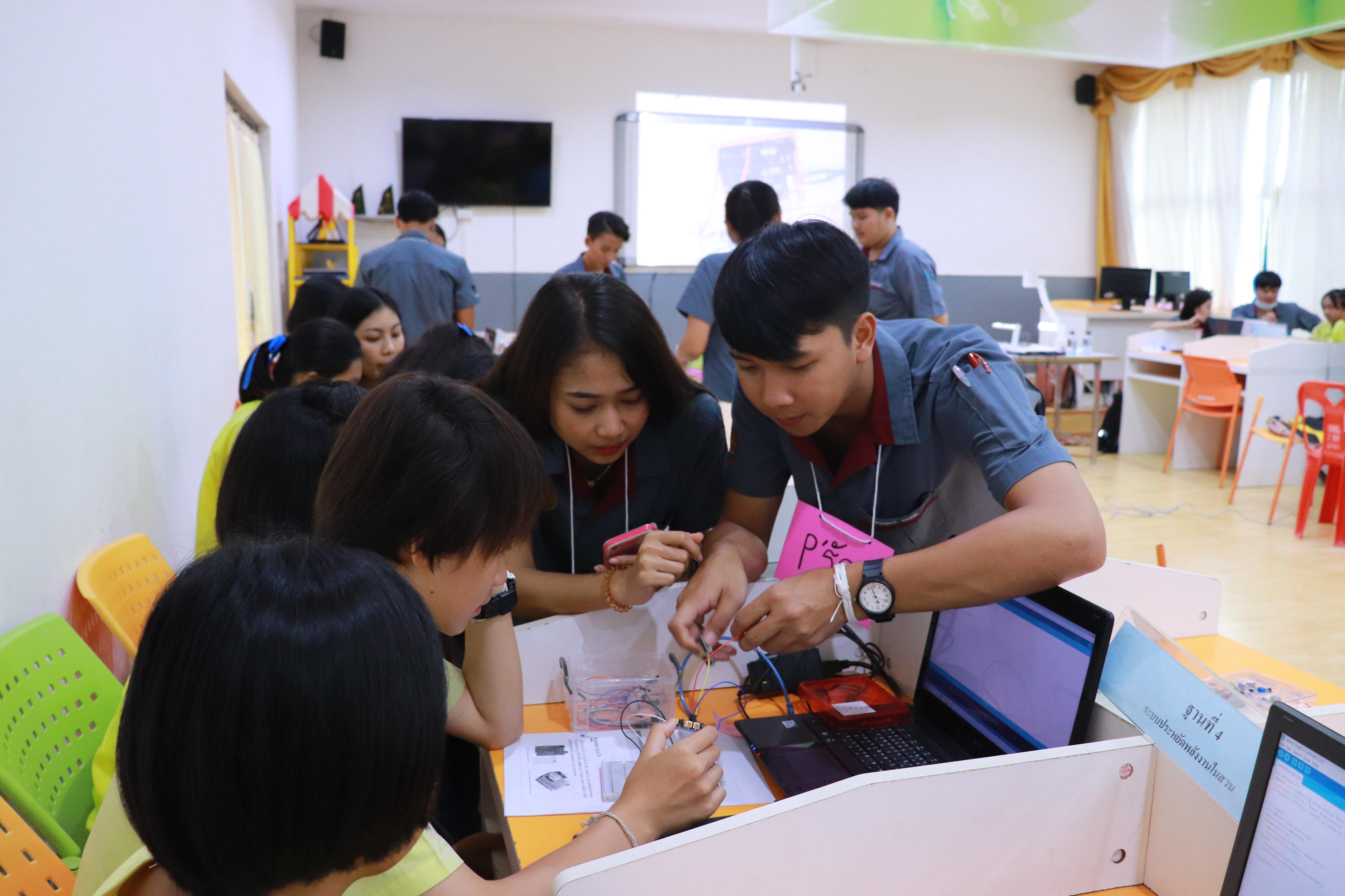 146. โครงการอบรมเชิงปฏิบัติการการพัฒนาโครงงานคอมพิวเตอร์ ด้วยระบบสมองกลฝังตัวและการเขียนโปรแกรมคอมพิวเตอร์  1-3 สิงหาคม 2561 ณ โรงเรียนองค์การบริหารส่วนจังหวัดกำแพงเพชร