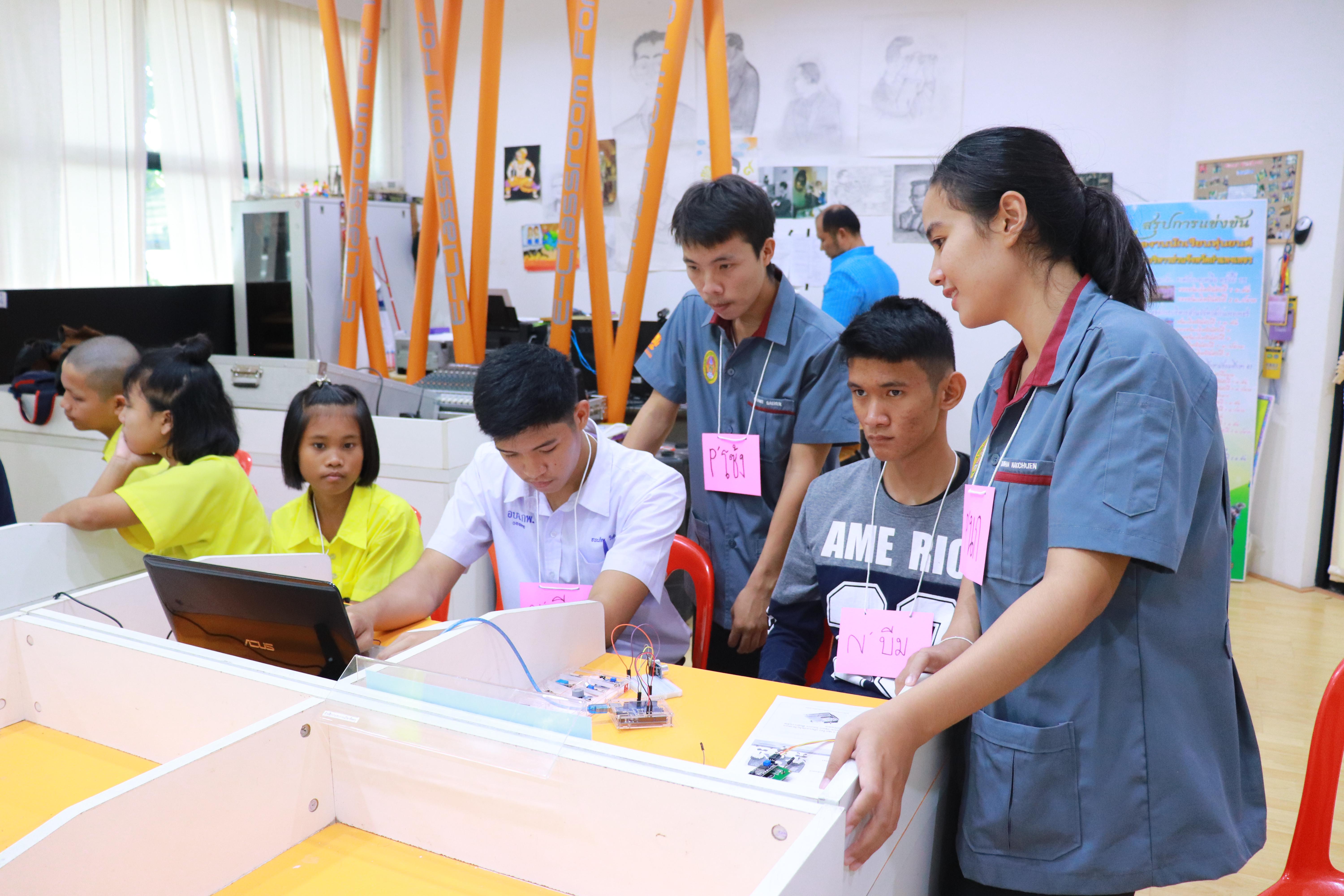 148. โครงการอบรมเชิงปฏิบัติการการพัฒนาโครงงานคอมพิวเตอร์ ด้วยระบบสมองกลฝังตัวและการเขียนโปรแกรมคอมพิวเตอร์  1-3 สิงหาคม 2561 ณ โรงเรียนองค์การบริหารส่วนจังหวัดกำแพงเพชร