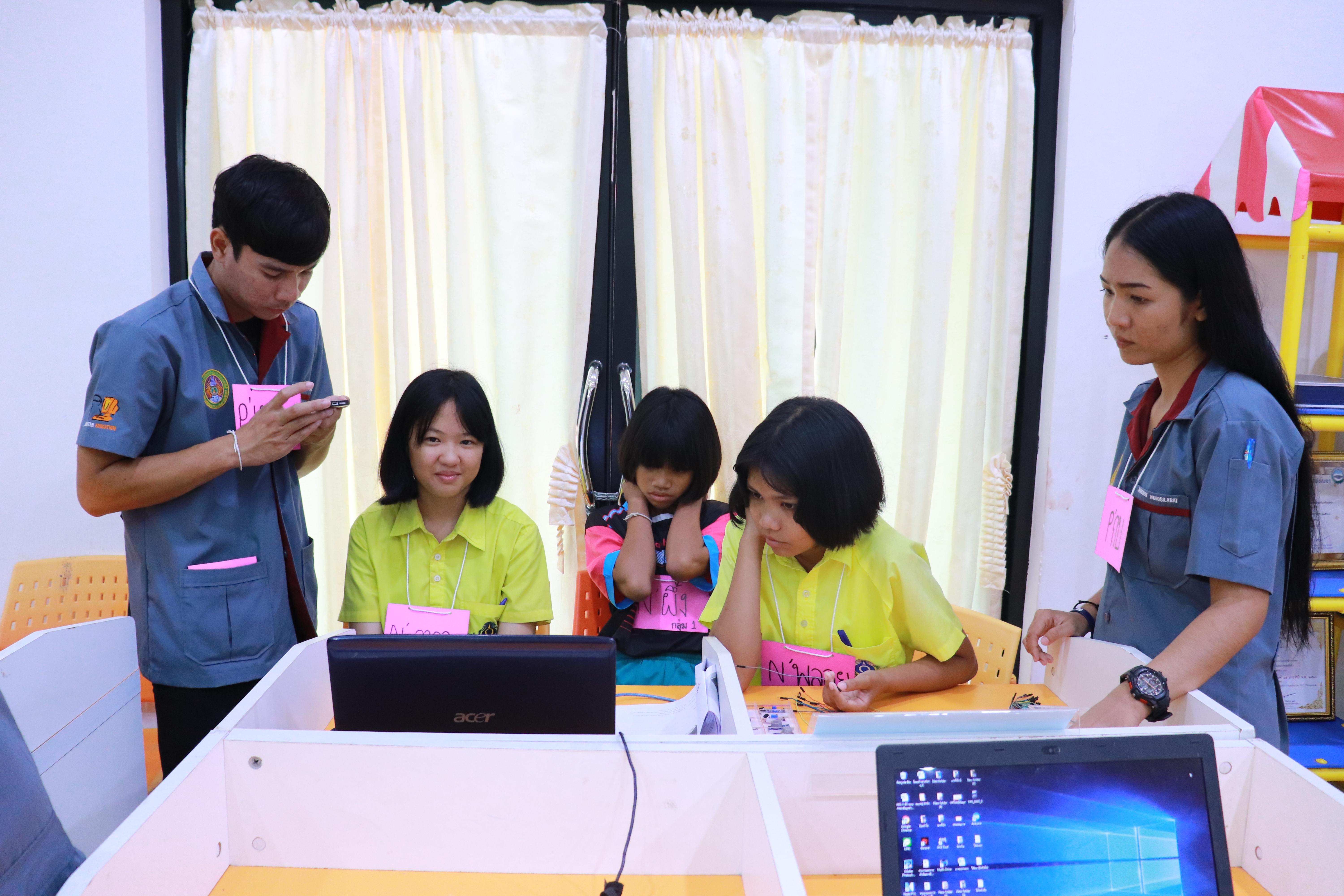 150. โครงการอบรมเชิงปฏิบัติการการพัฒนาโครงงานคอมพิวเตอร์ ด้วยระบบสมองกลฝังตัวและการเขียนโปรแกรมคอมพิวเตอร์  1-3 สิงหาคม 2561 ณ โรงเรียนองค์การบริหารส่วนจังหวัดกำแพงเพชร