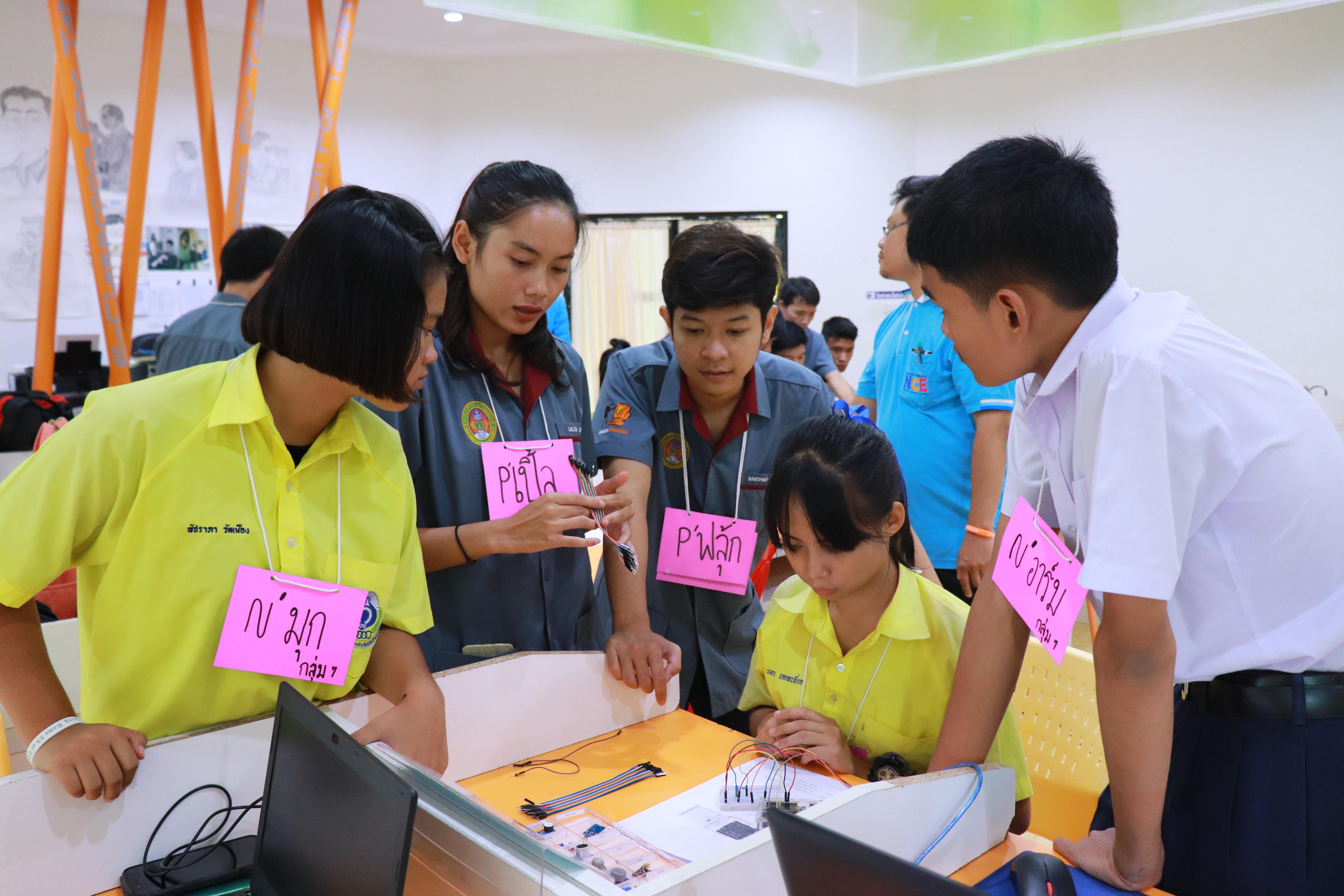 157. โครงการอบรมเชิงปฏิบัติการการพัฒนาโครงงานคอมพิวเตอร์ ด้วยระบบสมองกลฝังตัวและการเขียนโปรแกรมคอมพิวเตอร์  1-3 สิงหาคม 2561 ณ โรงเรียนองค์การบริหารส่วนจังหวัดกำแพงเพชร