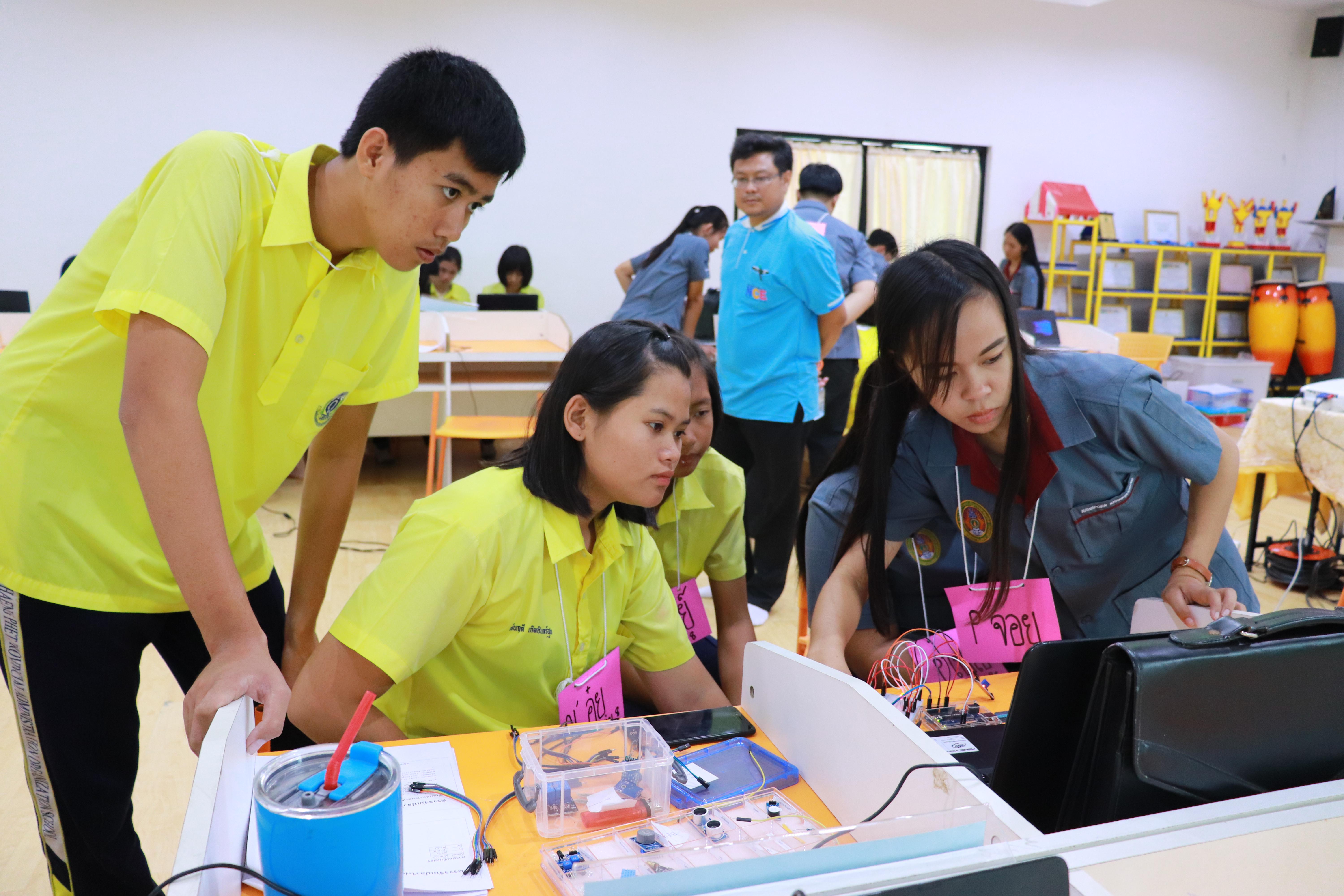 158. โครงการอบรมเชิงปฏิบัติการการพัฒนาโครงงานคอมพิวเตอร์ ด้วยระบบสมองกลฝังตัวและการเขียนโปรแกรมคอมพิวเตอร์  1-3 สิงหาคม 2561 ณ โรงเรียนองค์การบริหารส่วนจังหวัดกำแพงเพชร