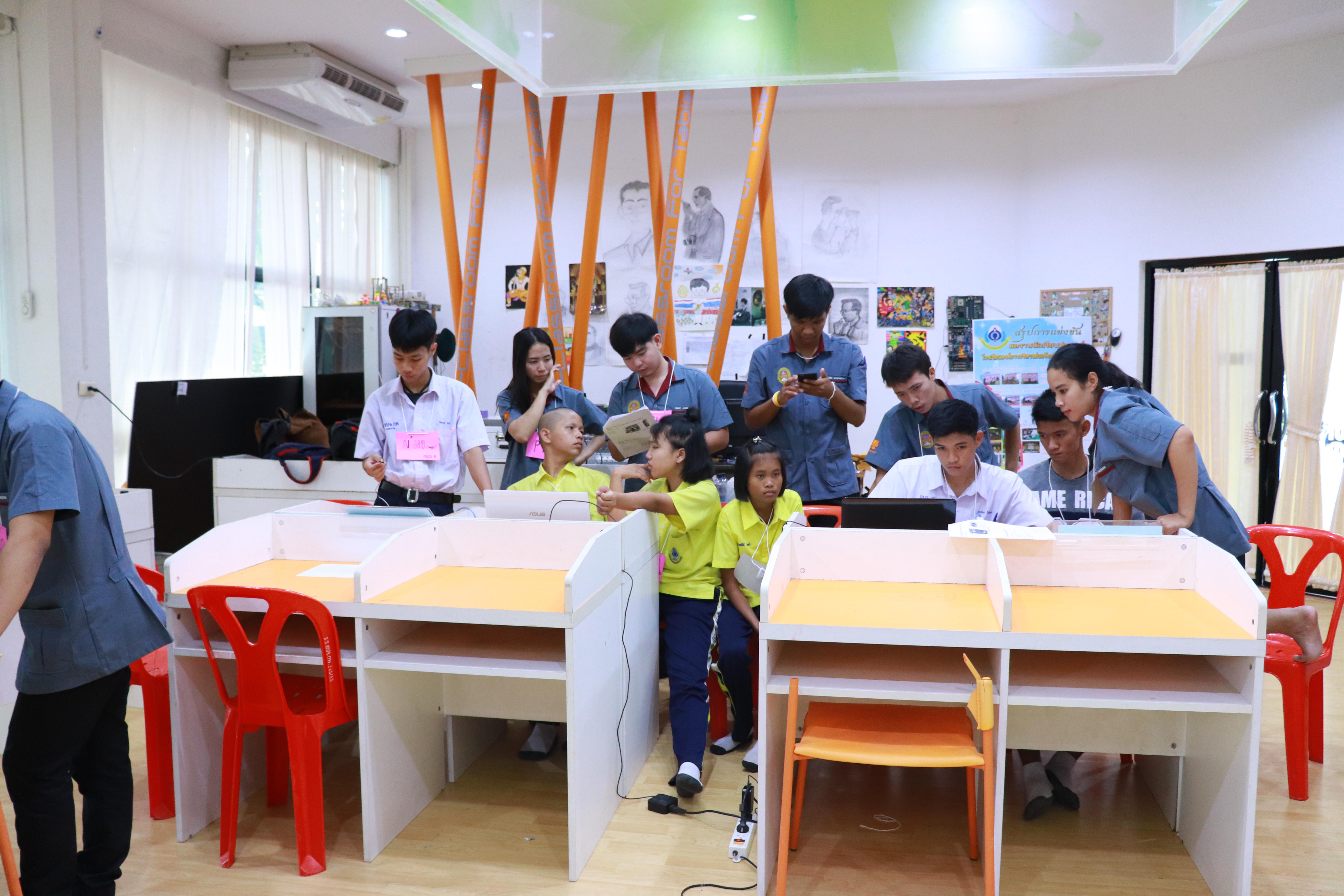 163. โครงการอบรมเชิงปฏิบัติการการพัฒนาโครงงานคอมพิวเตอร์ ด้วยระบบสมองกลฝังตัวและการเขียนโปรแกรมคอมพิวเตอร์  1-3 สิงหาคม 2561 ณ โรงเรียนองค์การบริหารส่วนจังหวัดกำแพงเพชร