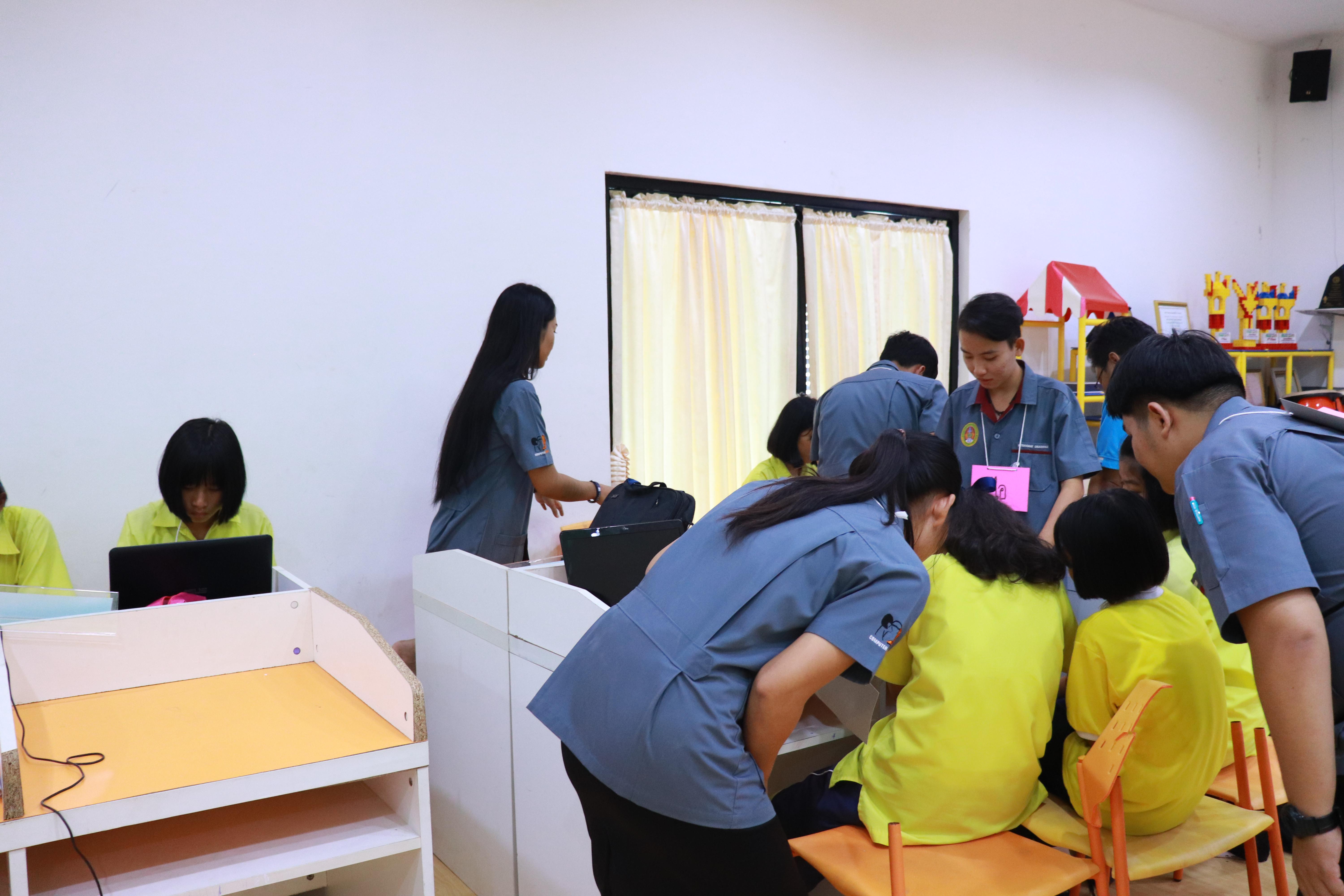 168. โครงการอบรมเชิงปฏิบัติการการพัฒนาโครงงานคอมพิวเตอร์ ด้วยระบบสมองกลฝังตัวและการเขียนโปรแกรมคอมพิวเตอร์  1-3 สิงหาคม 2561 ณ โรงเรียนองค์การบริหารส่วนจังหวัดกำแพงเพชร