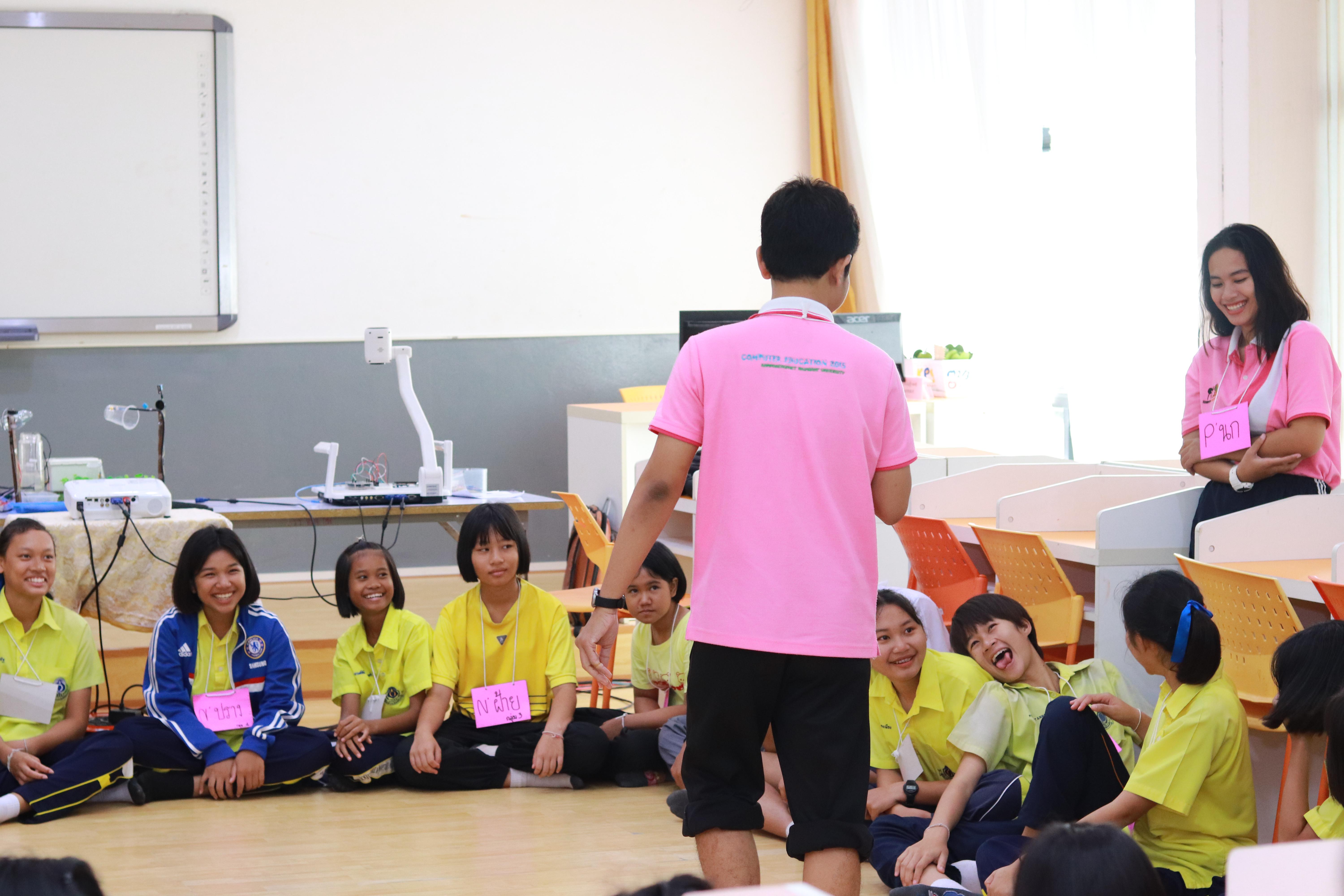 212. โครงการอบรมเชิงปฏิบัติการการพัฒนาโครงงานคอมพิวเตอร์ ด้วยระบบสมองกลฝังตัวและการเขียนโปรแกรมคอมพิวเตอร์  1-3 สิงหาคม 2561 ณ โรงเรียนองค์การบริหารส่วนจังหวัดกำแพงเพชร