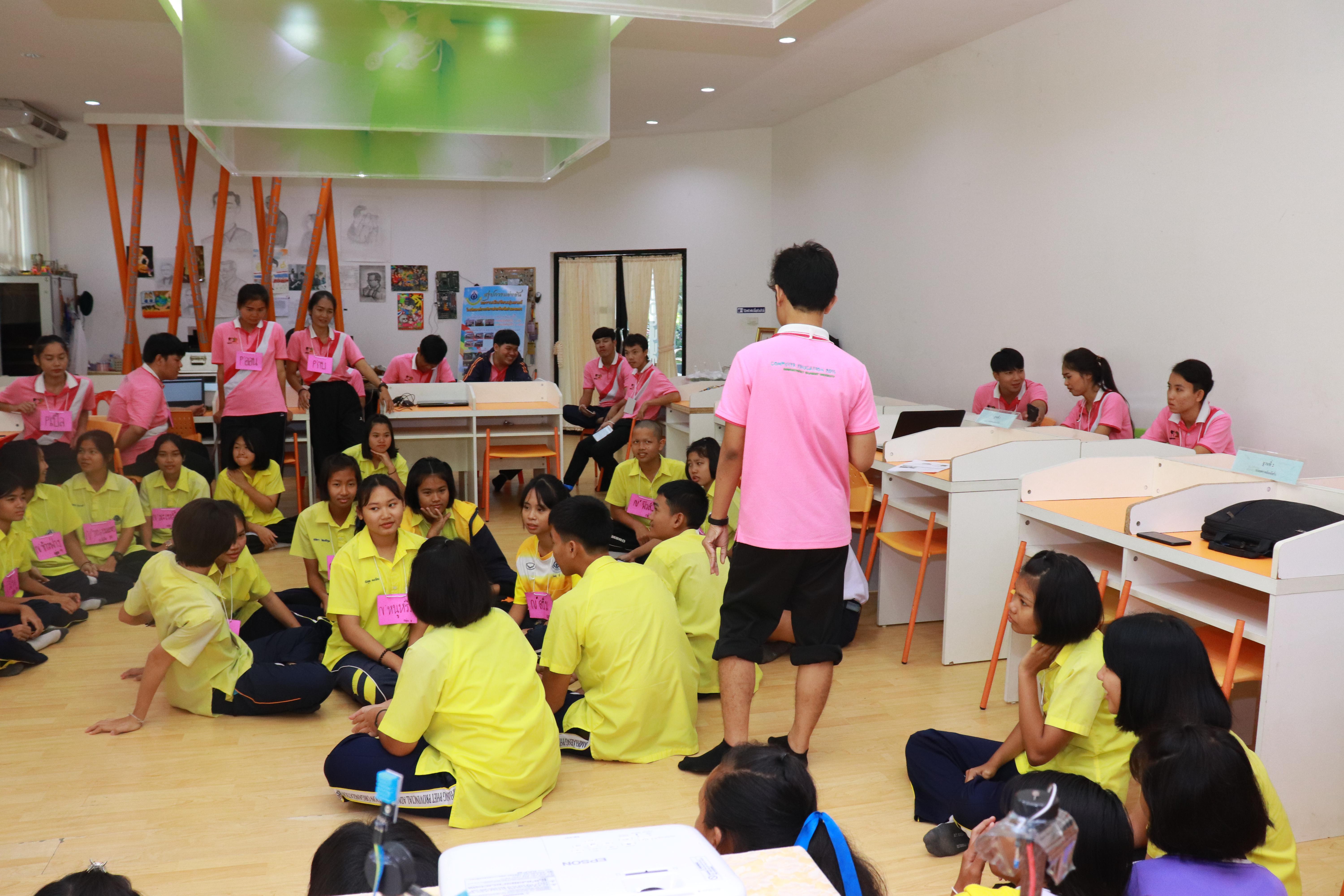 217. โครงการอบรมเชิงปฏิบัติการการพัฒนาโครงงานคอมพิวเตอร์ ด้วยระบบสมองกลฝังตัวและการเขียนโปรแกรมคอมพิวเตอร์  1-3 สิงหาคม 2561 ณ โรงเรียนองค์การบริหารส่วนจังหวัดกำแพงเพชร