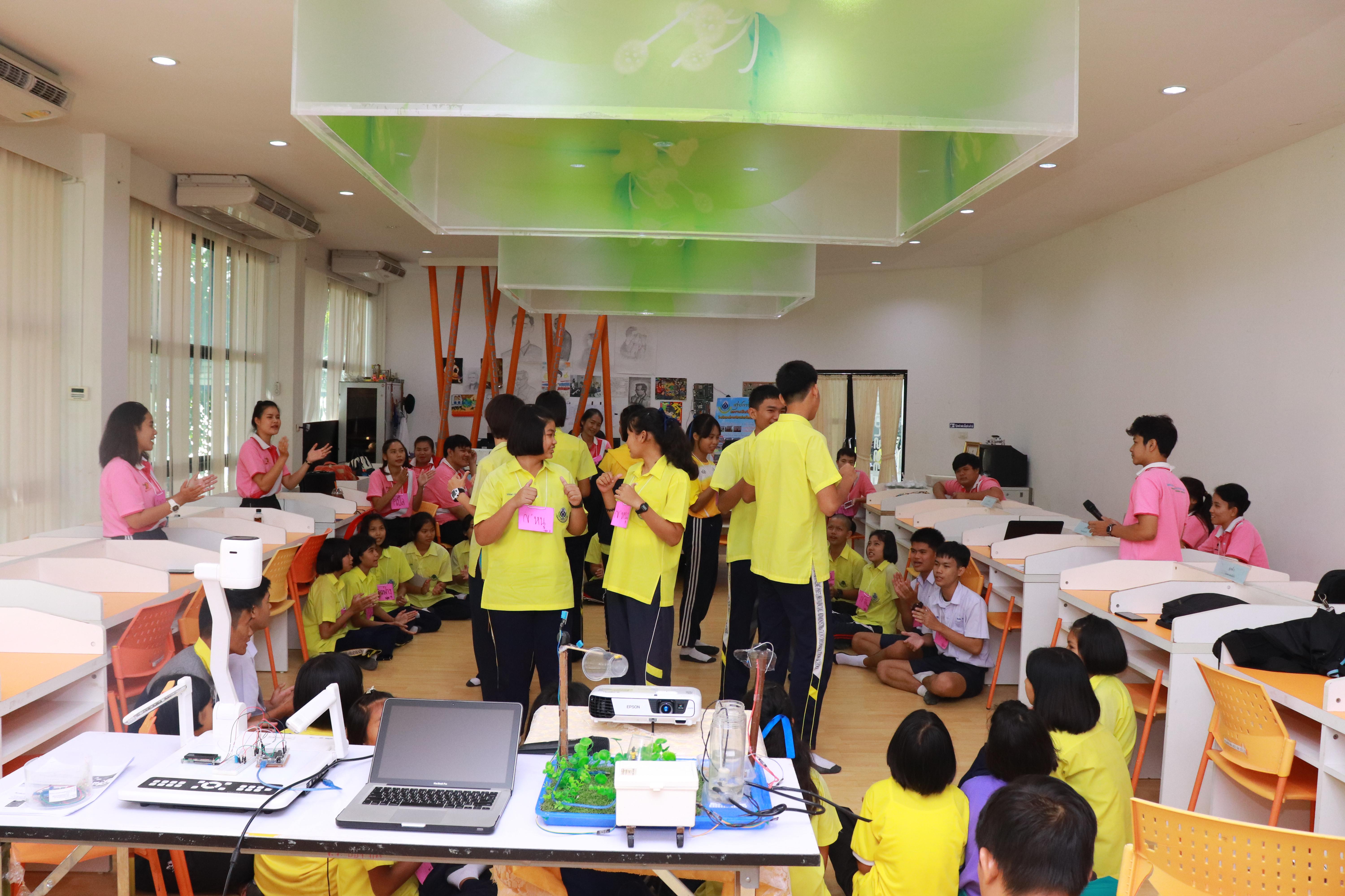 225. โครงการอบรมเชิงปฏิบัติการการพัฒนาโครงงานคอมพิวเตอร์ ด้วยระบบสมองกลฝังตัวและการเขียนโปรแกรมคอมพิวเตอร์  1-3 สิงหาคม 2561 ณ โรงเรียนองค์การบริหารส่วนจังหวัดกำแพงเพชร