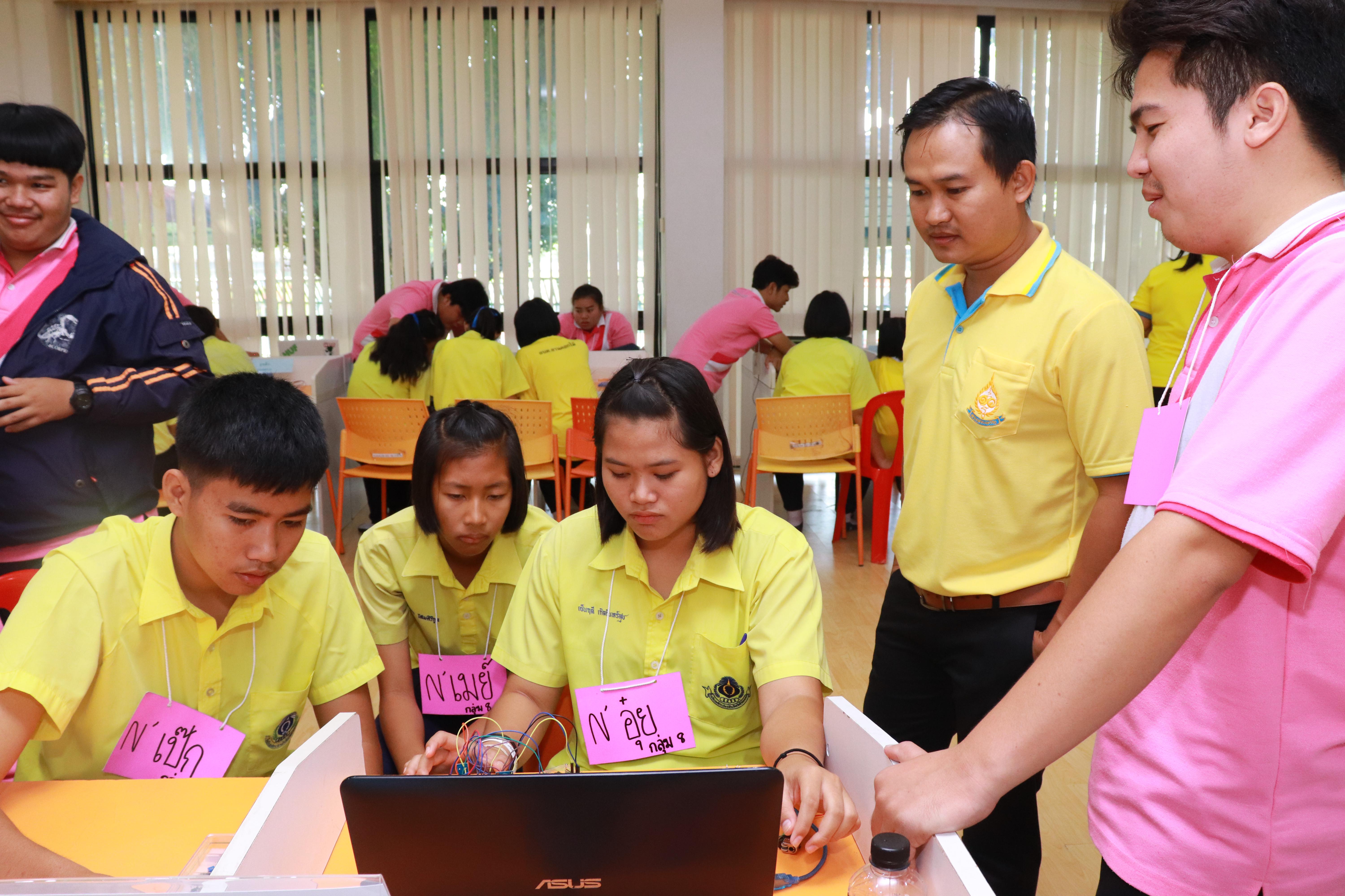 256. โครงการอบรมเชิงปฏิบัติการการพัฒนาโครงงานคอมพิวเตอร์ ด้วยระบบสมองกลฝังตัวและการเขียนโปรแกรมคอมพิวเตอร์  1-3 สิงหาคม 2561 ณ โรงเรียนองค์การบริหารส่วนจังหวัดกำแพงเพชร