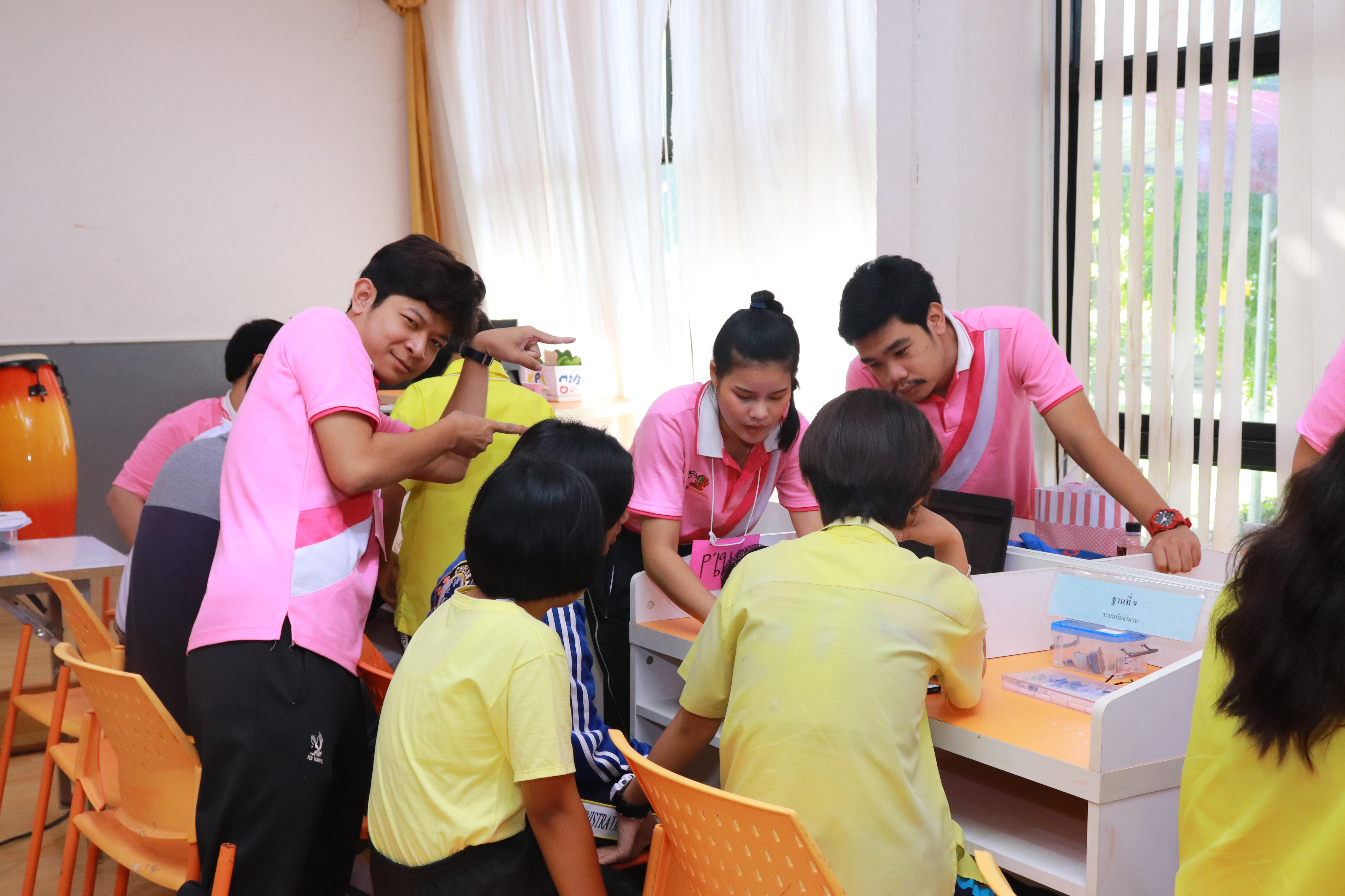 266. โครงการอบรมเชิงปฏิบัติการการพัฒนาโครงงานคอมพิวเตอร์ ด้วยระบบสมองกลฝังตัวและการเขียนโปรแกรมคอมพิวเตอร์  1-3 สิงหาคม 2561 ณ โรงเรียนองค์การบริหารส่วนจังหวัดกำแพงเพชร