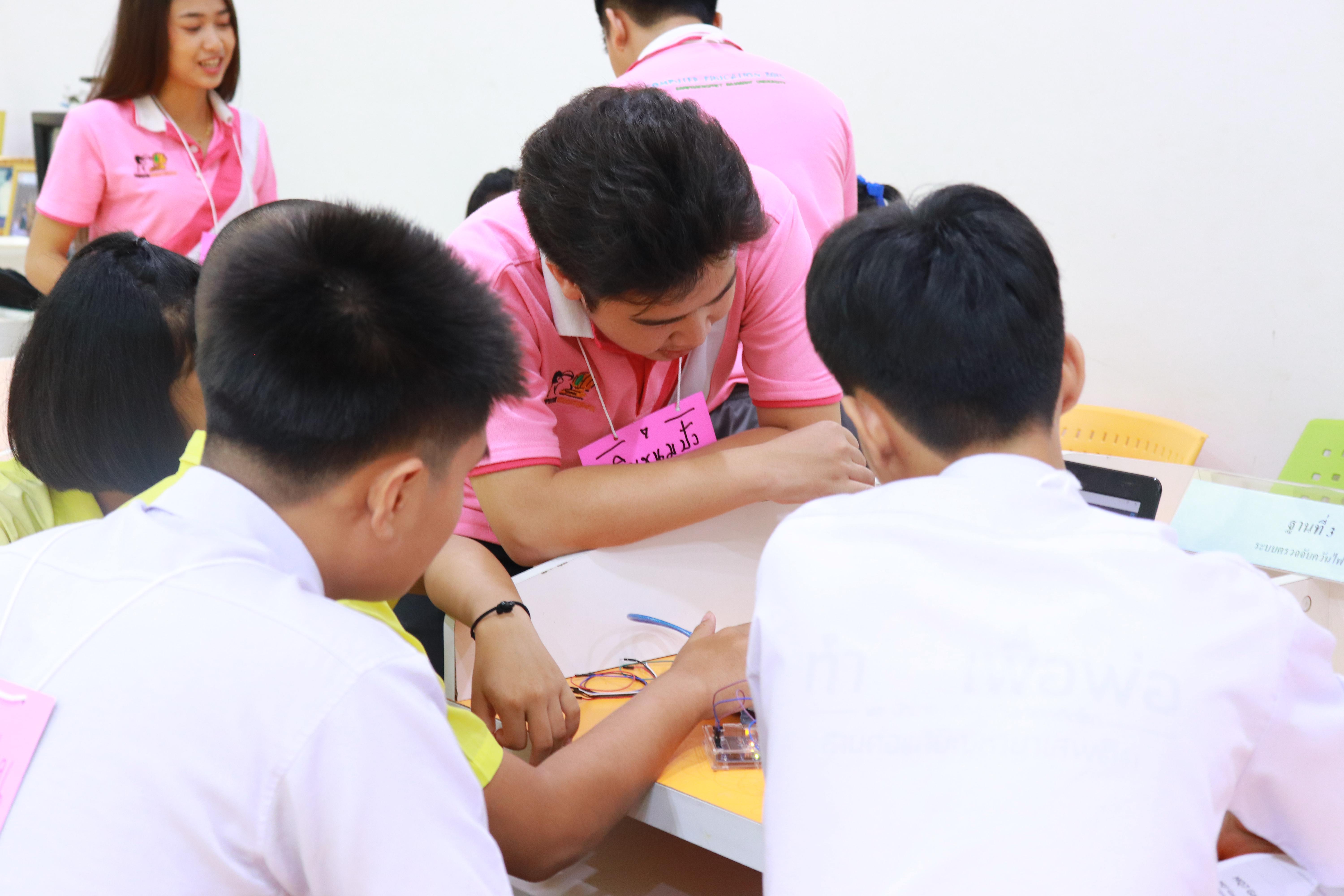 278. โครงการอบรมเชิงปฏิบัติการการพัฒนาโครงงานคอมพิวเตอร์ ด้วยระบบสมองกลฝังตัวและการเขียนโปรแกรมคอมพิวเตอร์  1-3 สิงหาคม 2561 ณ โรงเรียนองค์การบริหารส่วนจังหวัดกำแพงเพชร