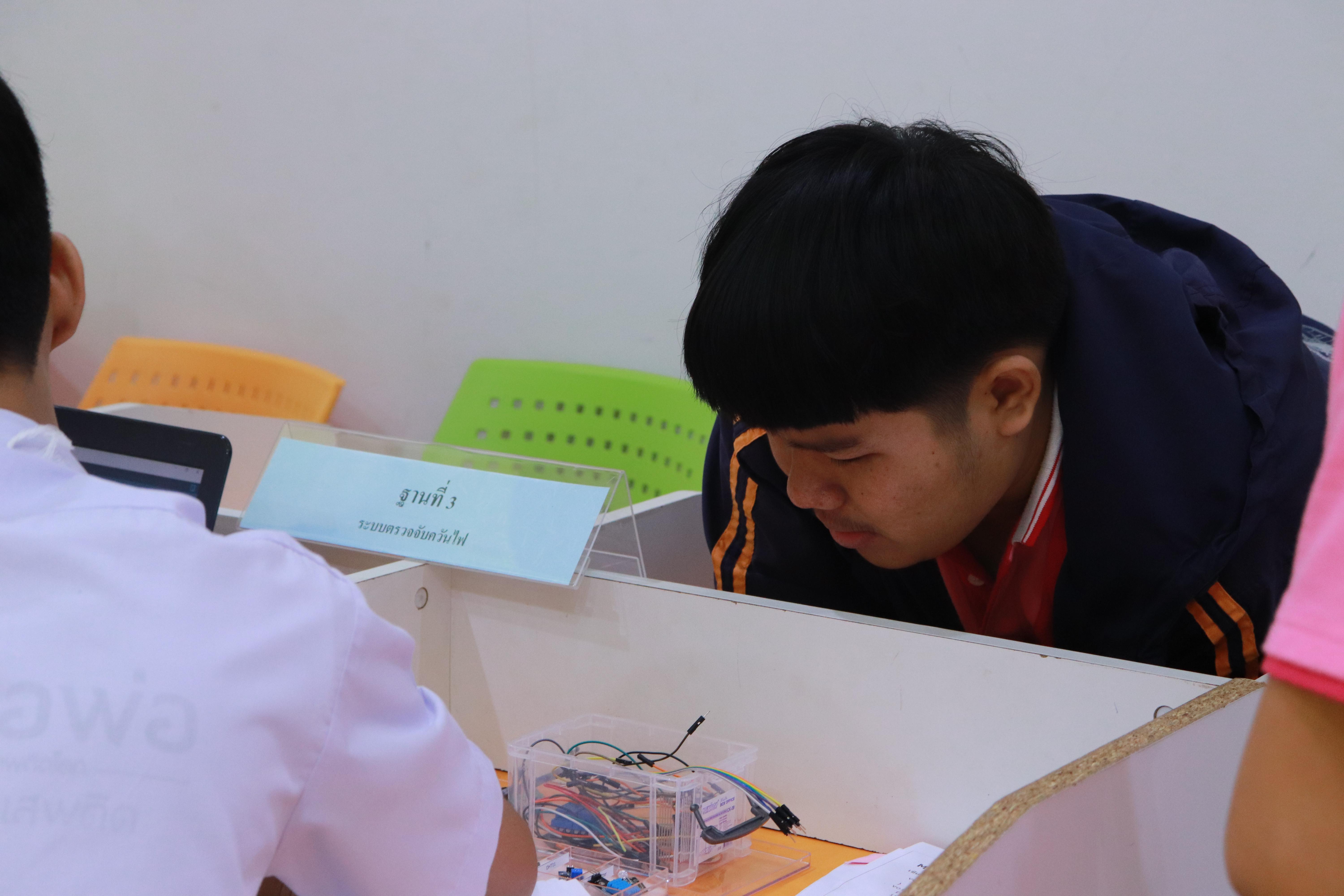279. โครงการอบรมเชิงปฏิบัติการการพัฒนาโครงงานคอมพิวเตอร์ ด้วยระบบสมองกลฝังตัวและการเขียนโปรแกรมคอมพิวเตอร์  1-3 สิงหาคม 2561 ณ โรงเรียนองค์การบริหารส่วนจังหวัดกำแพงเพชร
