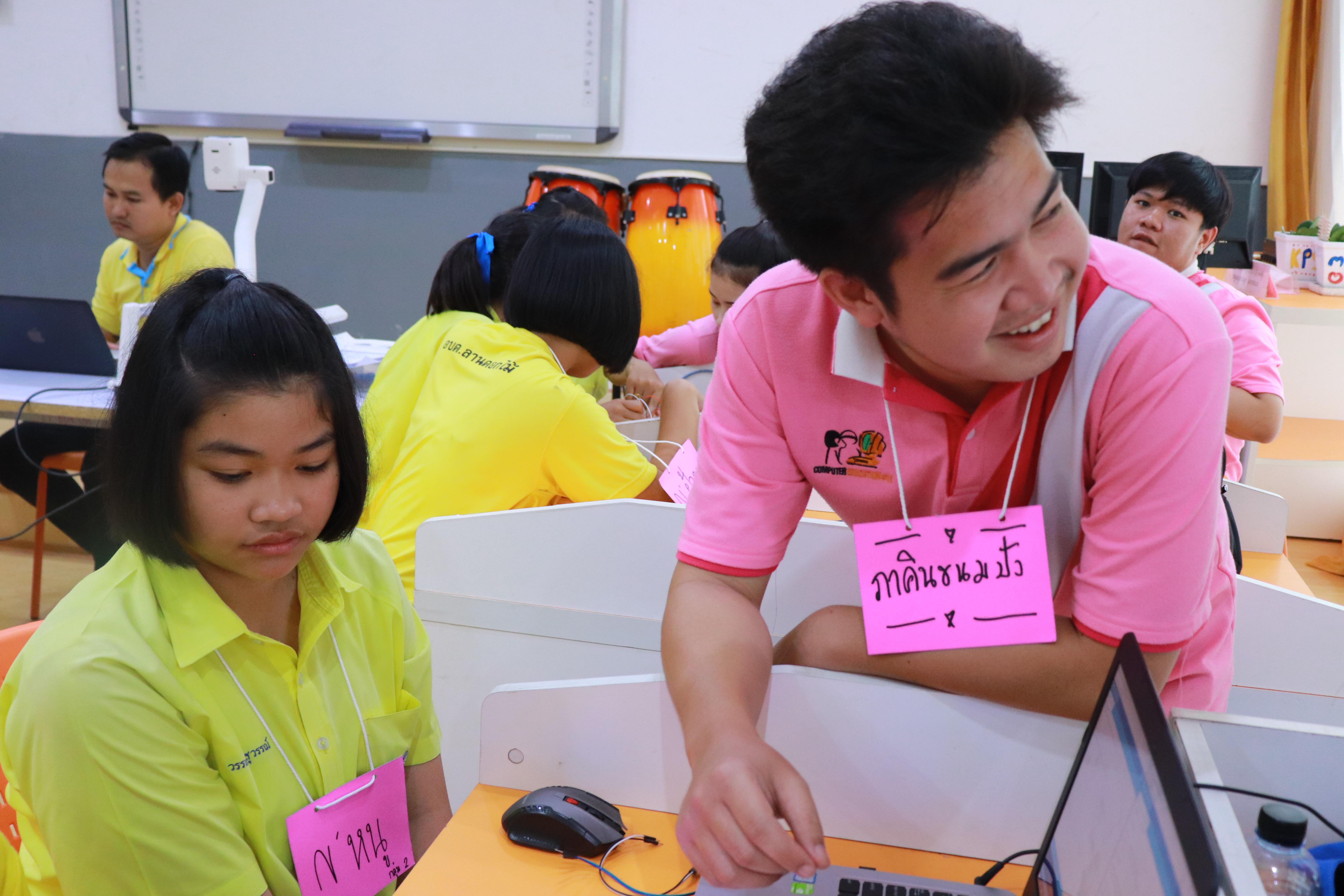 323. โครงการอบรมเชิงปฏิบัติการการพัฒนาโครงงานคอมพิวเตอร์ ด้วยระบบสมองกลฝังตัวและการเขียนโปรแกรมคอมพิวเตอร์  1-3 สิงหาคม 2561 ณ โรงเรียนองค์การบริหารส่วนจังหวัดกำแพงเพชร