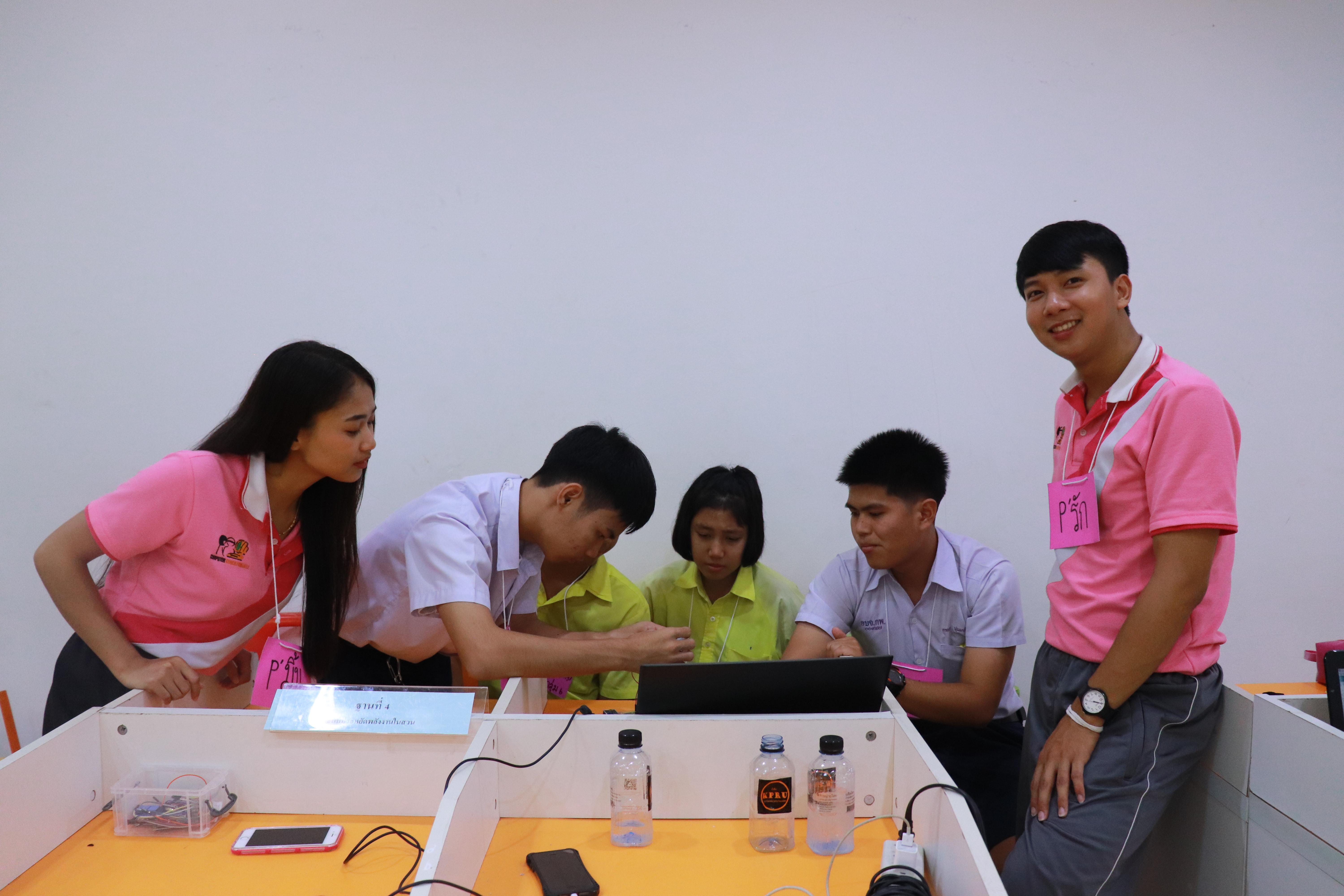 388. โครงการอบรมเชิงปฏิบัติการการพัฒนาโครงงานคอมพิวเตอร์ ด้วยระบบสมองกลฝังตัวและการเขียนโปรแกรมคอมพิวเตอร์  1-3 สิงหาคม 2561 ณ โรงเรียนองค์การบริหารส่วนจังหวัดกำแพงเพชร