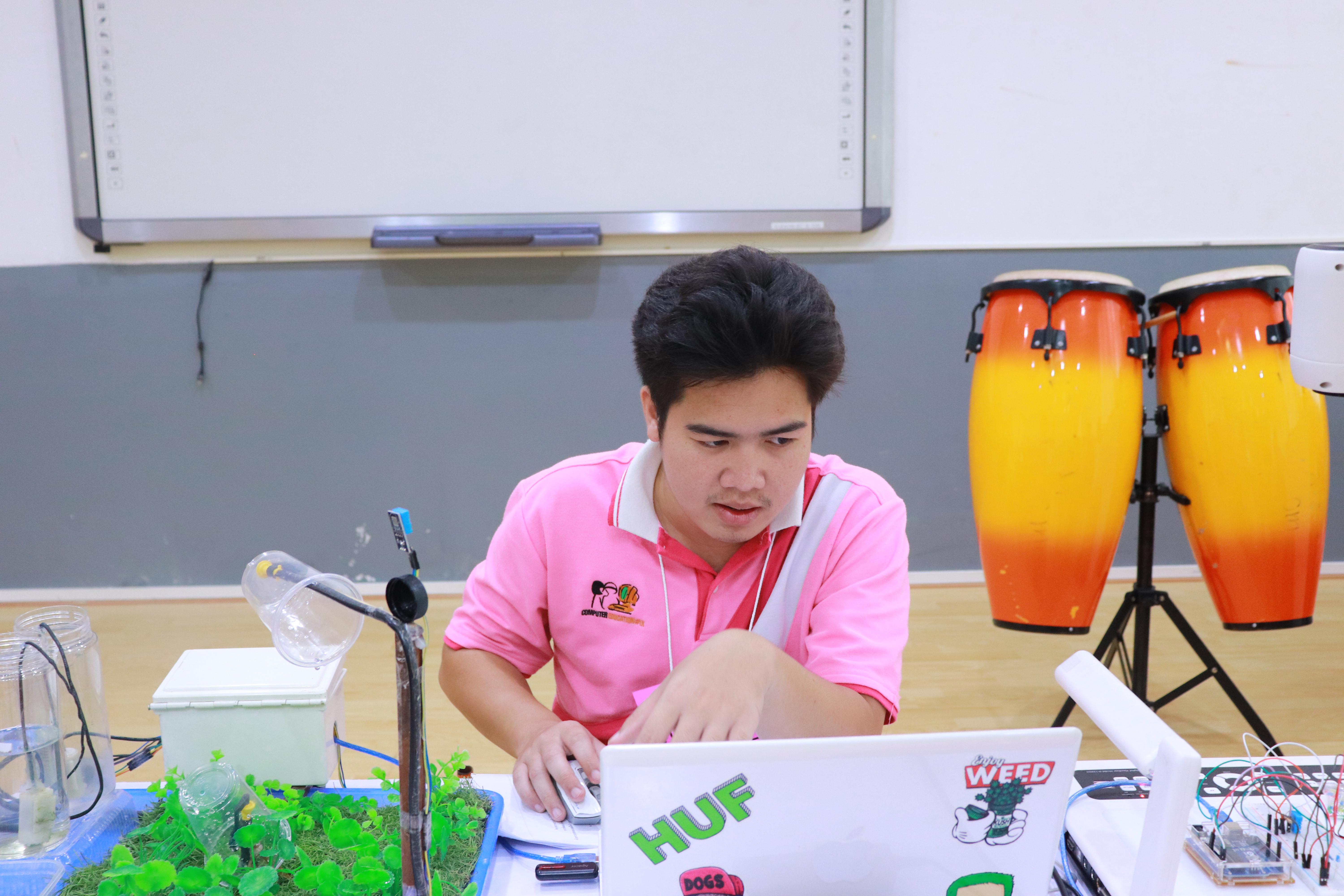 393. โครงการอบรมเชิงปฏิบัติการการพัฒนาโครงงานคอมพิวเตอร์ ด้วยระบบสมองกลฝังตัวและการเขียนโปรแกรมคอมพิวเตอร์  1-3 สิงหาคม 2561 ณ โรงเรียนองค์การบริหารส่วนจังหวัดกำแพงเพชร