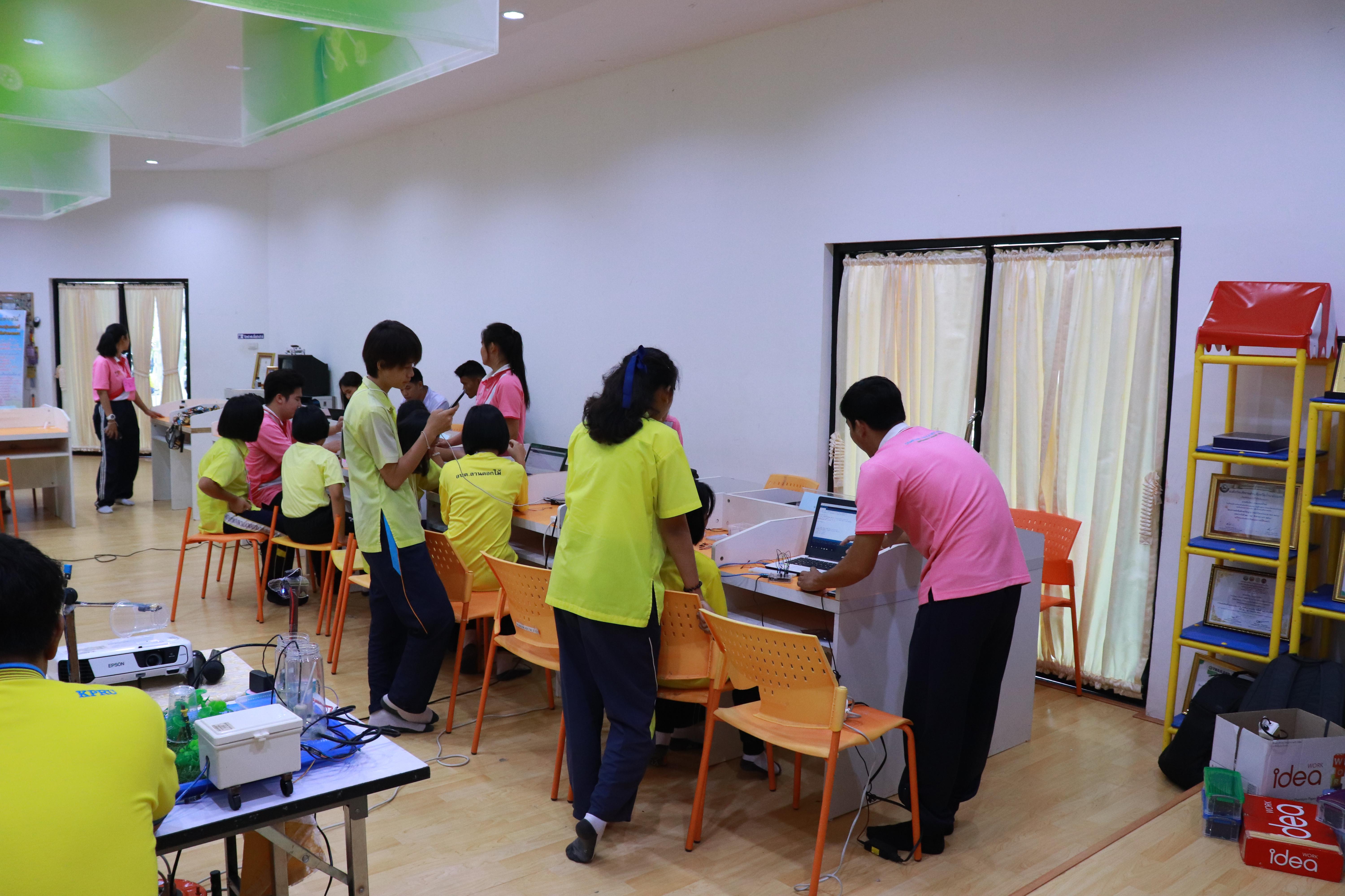 423. โครงการอบรมเชิงปฏิบัติการการพัฒนาโครงงานคอมพิวเตอร์ ด้วยระบบสมองกลฝังตัวและการเขียนโปรแกรมคอมพิวเตอร์  1-3 สิงหาคม 2561 ณ โรงเรียนองค์การบริหารส่วนจังหวัดกำแพงเพชร