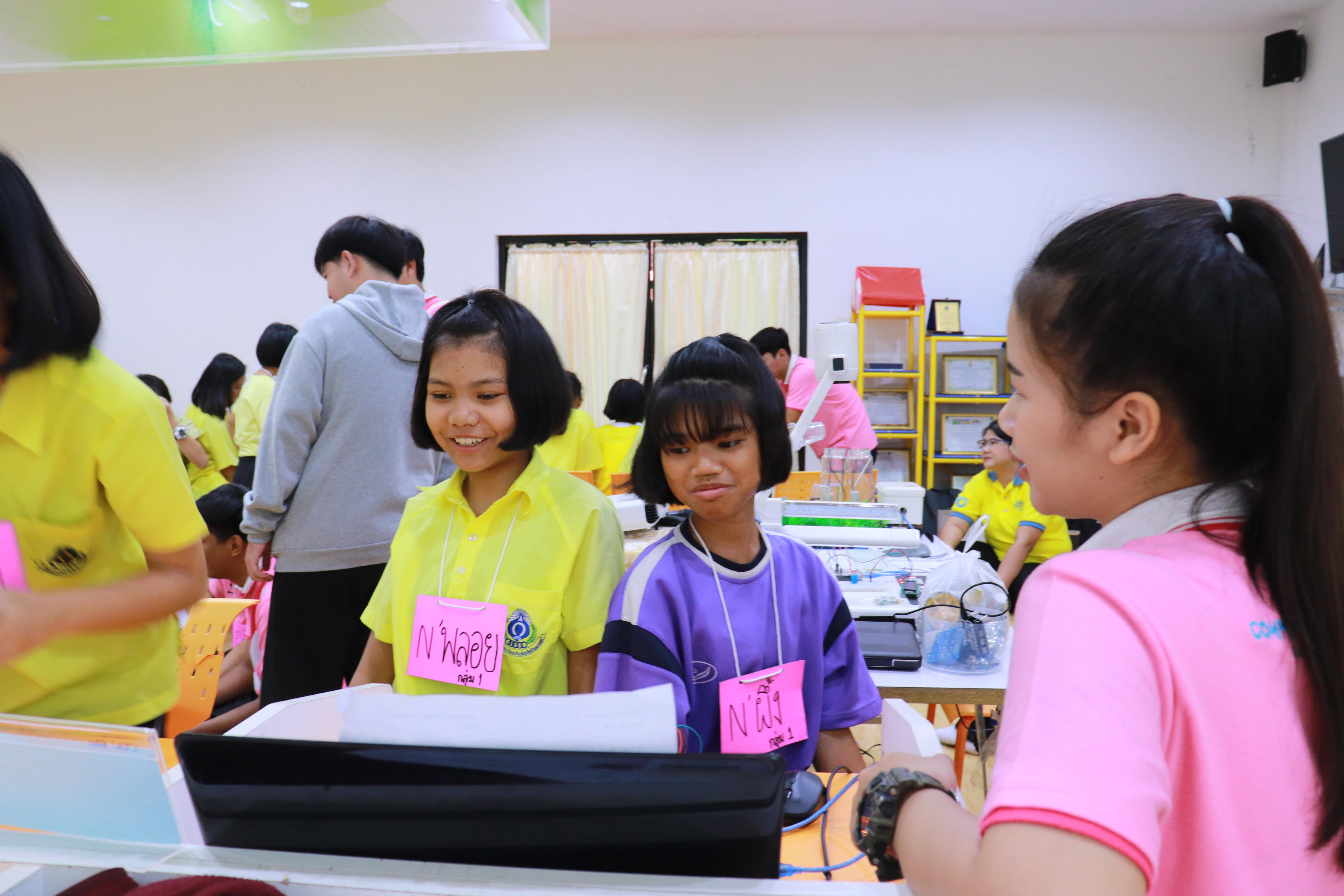 429. โครงการอบรมเชิงปฏิบัติการการพัฒนาโครงงานคอมพิวเตอร์ ด้วยระบบสมองกลฝังตัวและการเขียนโปรแกรมคอมพิวเตอร์  1-3 สิงหาคม 2561 ณ โรงเรียนองค์การบริหารส่วนจังหวัดกำแพงเพชร
