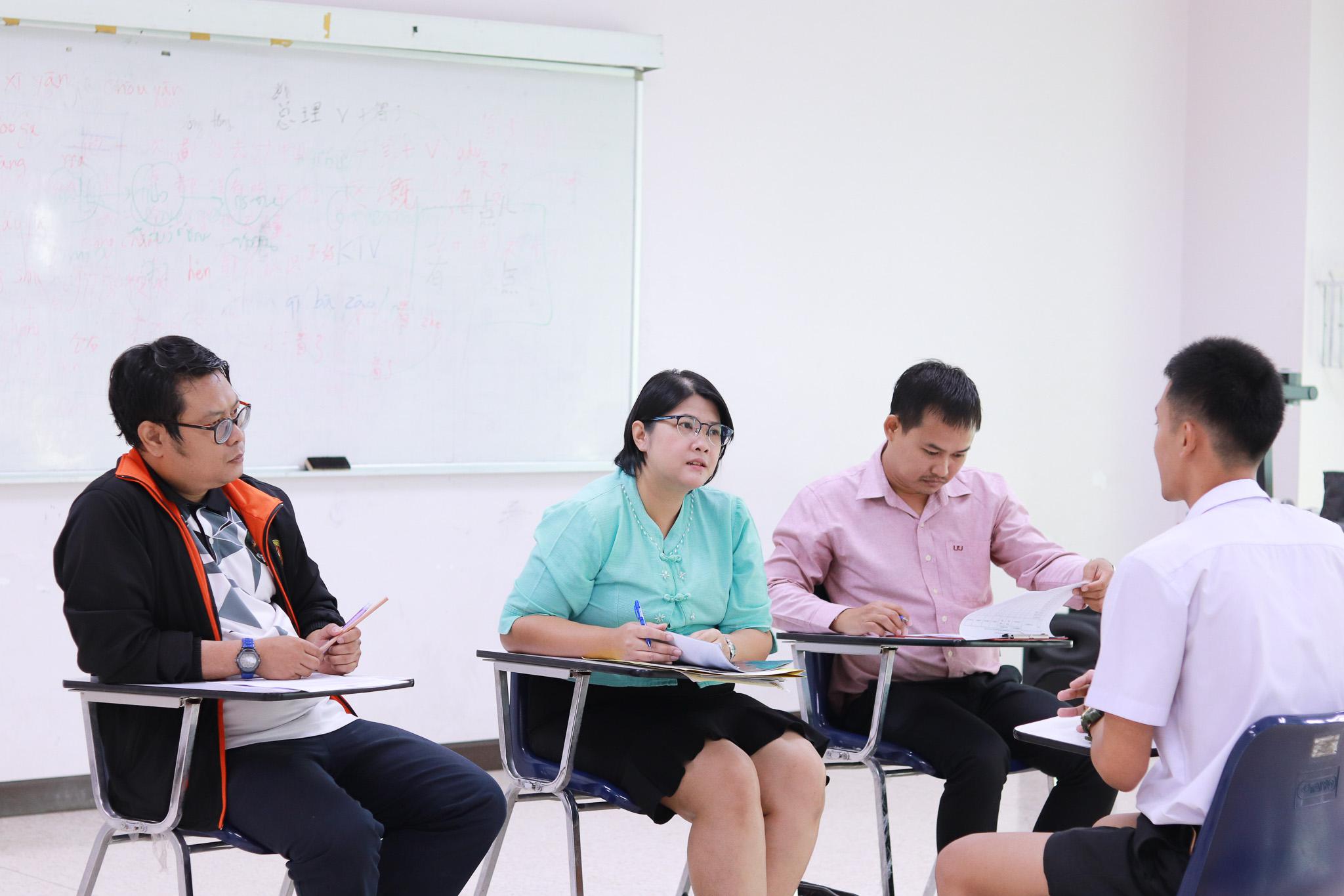 31. ผู้มีสิทธิ์เข้ารับการสอบสัมภาษณ์ ประเภท Portfolio รอบ 1 ณ ห้องสอบสัมภาษณ์ อาคาร 14 ชั้น 6 ห้อง 2 โปรแกรมวิชาคอมพิวเตอร์ คณะครุศาสตร์  วันที่ 19 กุมภาพันธ์ 2562