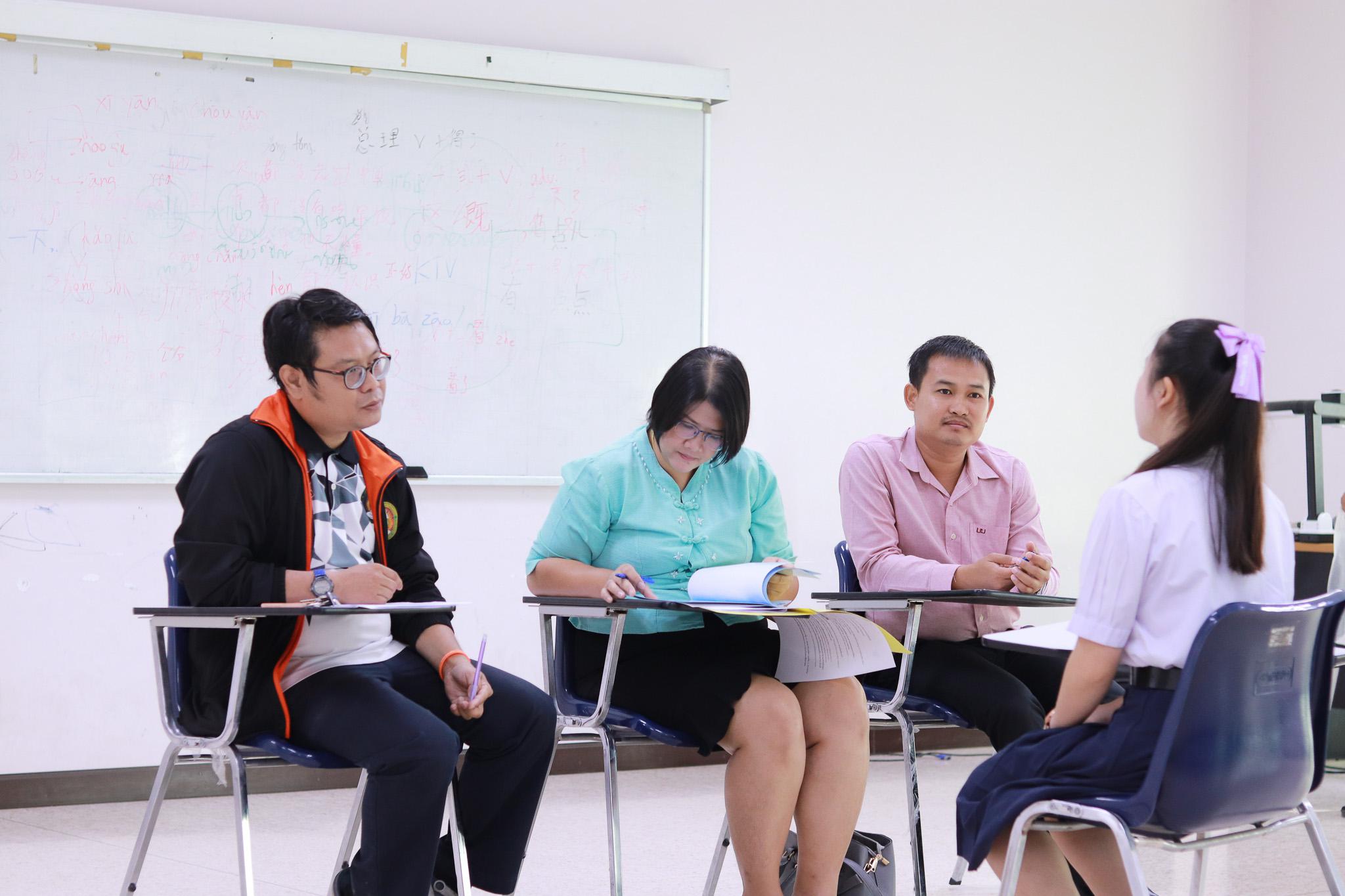1. ผู้มีสิทธิ์เข้ารับการสอบสัมภาษณ์ ประเภท Portfolio รอบ 1 ณ ห้องสอบสัมภาษณ์ อาคาร 14 ชั้น 6 ห้อง 2 โปรแกรมวิชาคอมพิวเตอร์ คณะครุศาสตร์  วันที่ 19 กุมภาพันธ์ 2562