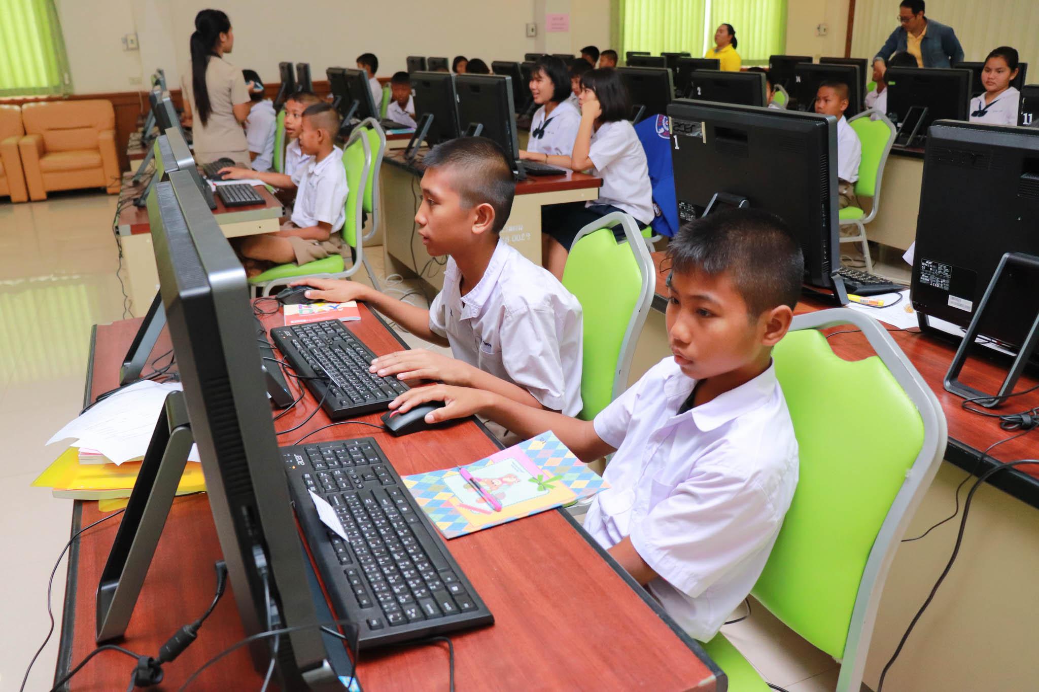 8. โครงการอบรมเชิงปฏิบัติการทักษะคอมพิวเตอร์เพื่อการศึกษา ประจำปี 2562 ระหว่างวันที่ 25-27 กุมภาพันธ์ 2562 ณ ห้องประชุมสภาองค์การบริหารส่วนตำบลวังแขม