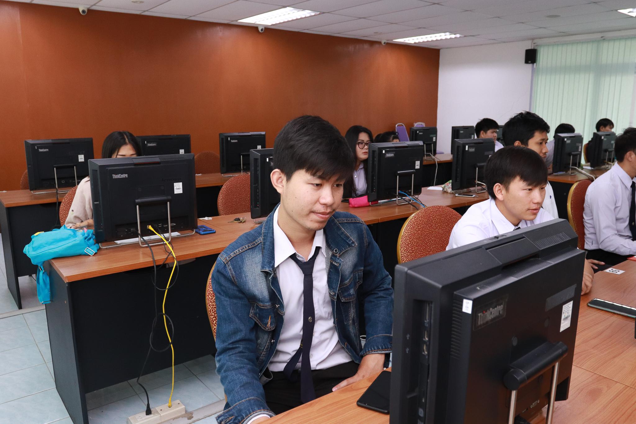 28. การเตรียมความพร้อมวิชาเอกให้นักศึกษาชั้นปีที่ 5 โปรแกรมวิชาคอมพิวเตอร์ วันที่ 28 มีนาคม 2562