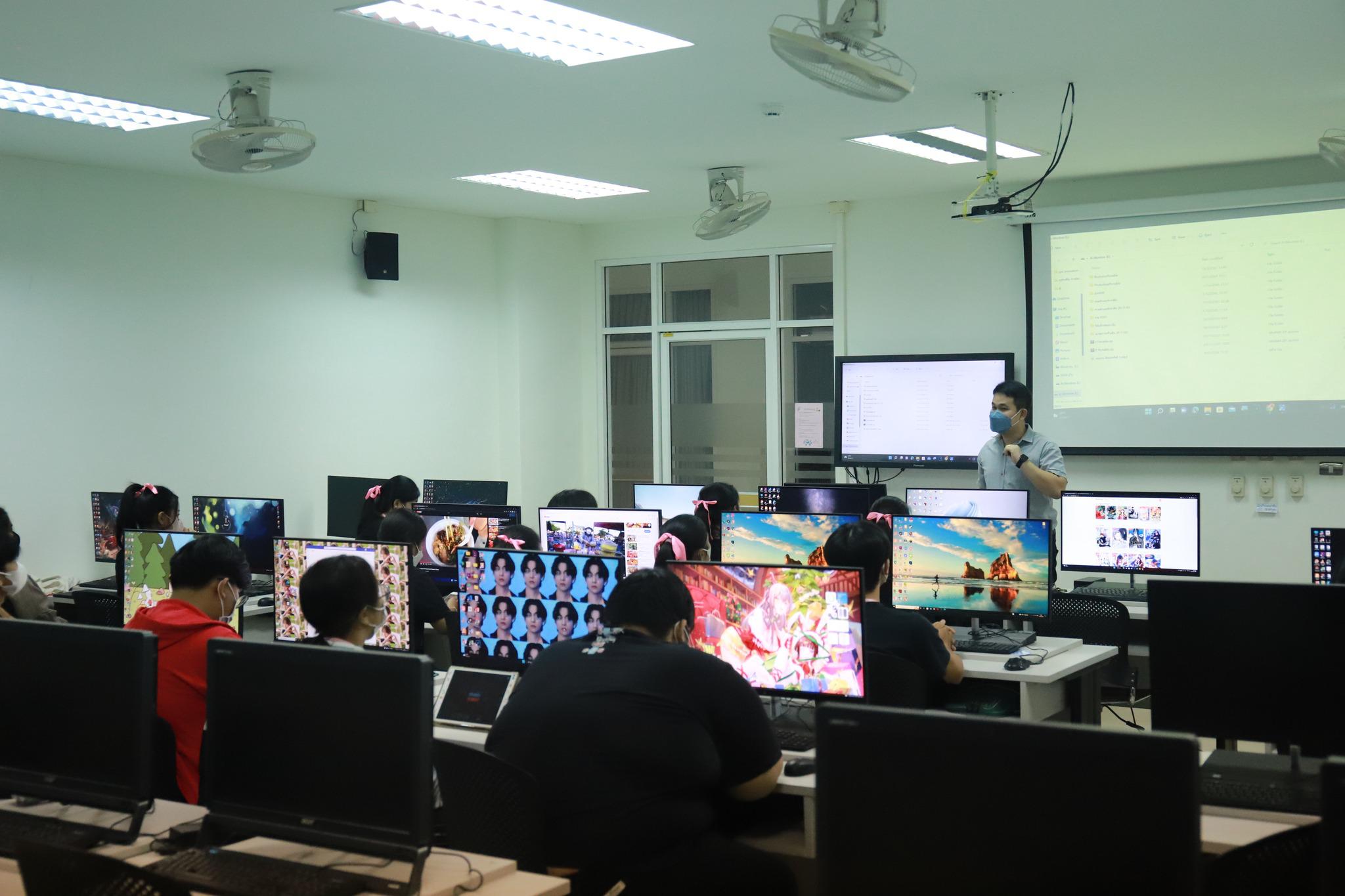 10. โครงการพัฒนาศักยภาพนักศึกษาโปรแกรมวิชาคอมพิวเตอร์ กิจกรรม อบรมการพัฒนาสื่อมัลติมีเดียเพื่อการเรียนรู้วัฒนธรรมประเพณี วันที่ 18 ธันวาคม พ.ศ.2565 ณ ห้องปฏิบัติการคอมพิวเตอร์ ชั้น 4 คณะครุศาสตร์   #เข้าร่วมอบรม นักศึกษาโปรแกรมวิชาคอมพิวเตอร์ ชั้นปีที่ 1