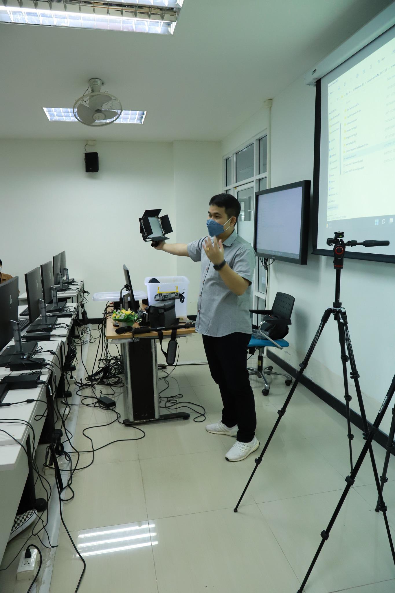 1. โครงการพัฒนาศักยภาพนักศึกษาโปรแกรมวิชาคอมพิวเตอร์ กิจกรรม อบรมการพัฒนาสื่อมัลติมีเดียเพื่อการเรียนรู้วัฒนธรรมประเพณี วันที่ 18 ธันวาคม พ.ศ.2565 ณ ห้องปฏิบัติการคอมพิวเตอร์ ชั้น 4 คณะครุศาสตร์   #เข้าร่วมอบรม นักศึกษาโปรแกรมวิชาคอมพิวเตอร์ ชั้นปีที่ 1