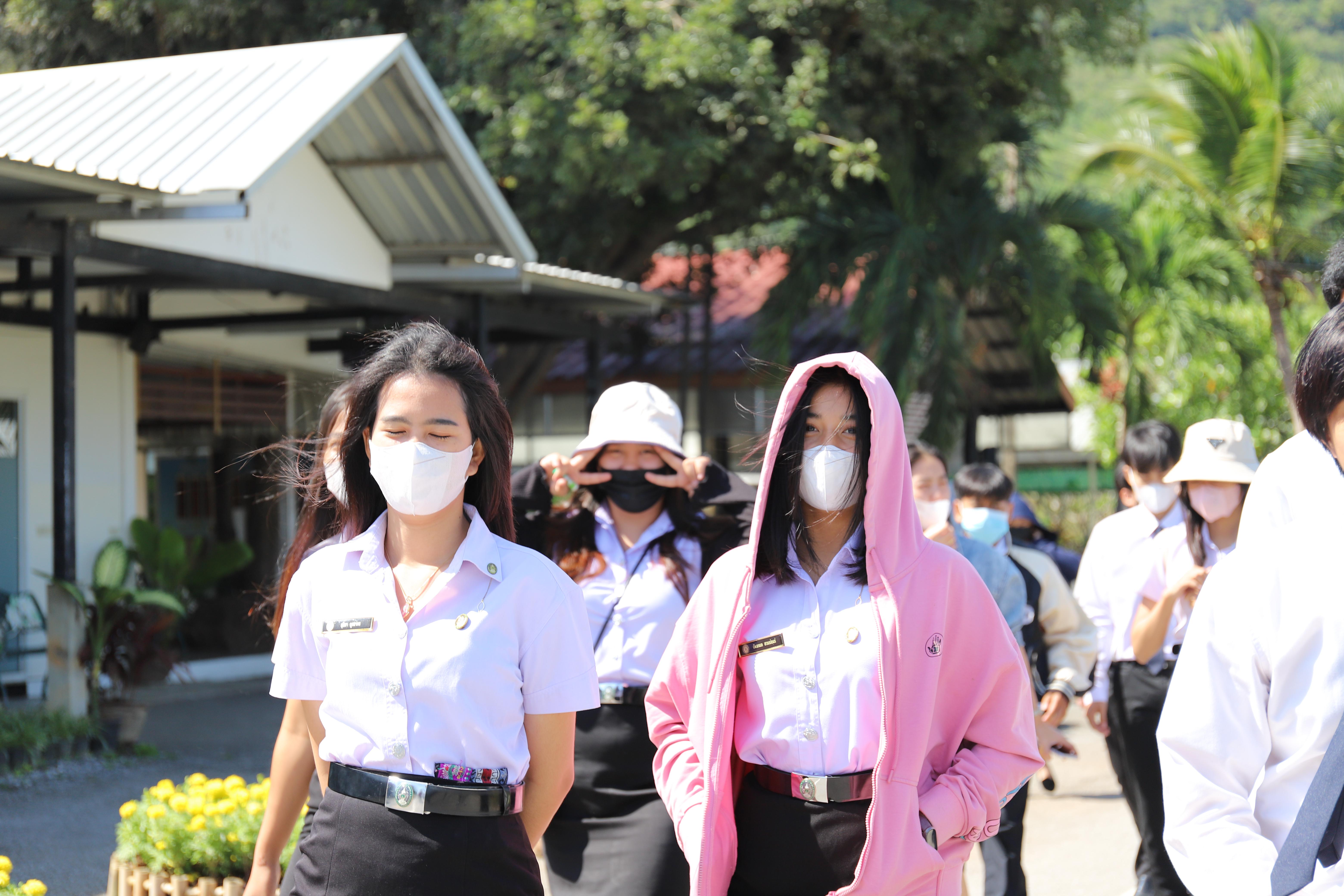 18. โครงการศึกษาดูงานโปรแกรมวิชาคอมพิวเตอร์  ระหว่างวันที่ 19-21 ธันวาคม พ.ศ.2565 ณ องค์การพิพิธภัณฑ์วิทยาศาสตร์แห่งชาติ จังหวัดปทุมธานี และโครงการชั่งหัวมันตามพระราชดำริ จังหวัดเพชรบุรี โดยมีนักศึกษาโปรแกรมวิชาคอมพิวเตอร์ชั้นปีที่ 2และ3 เข้าร่วมกิจกรรม