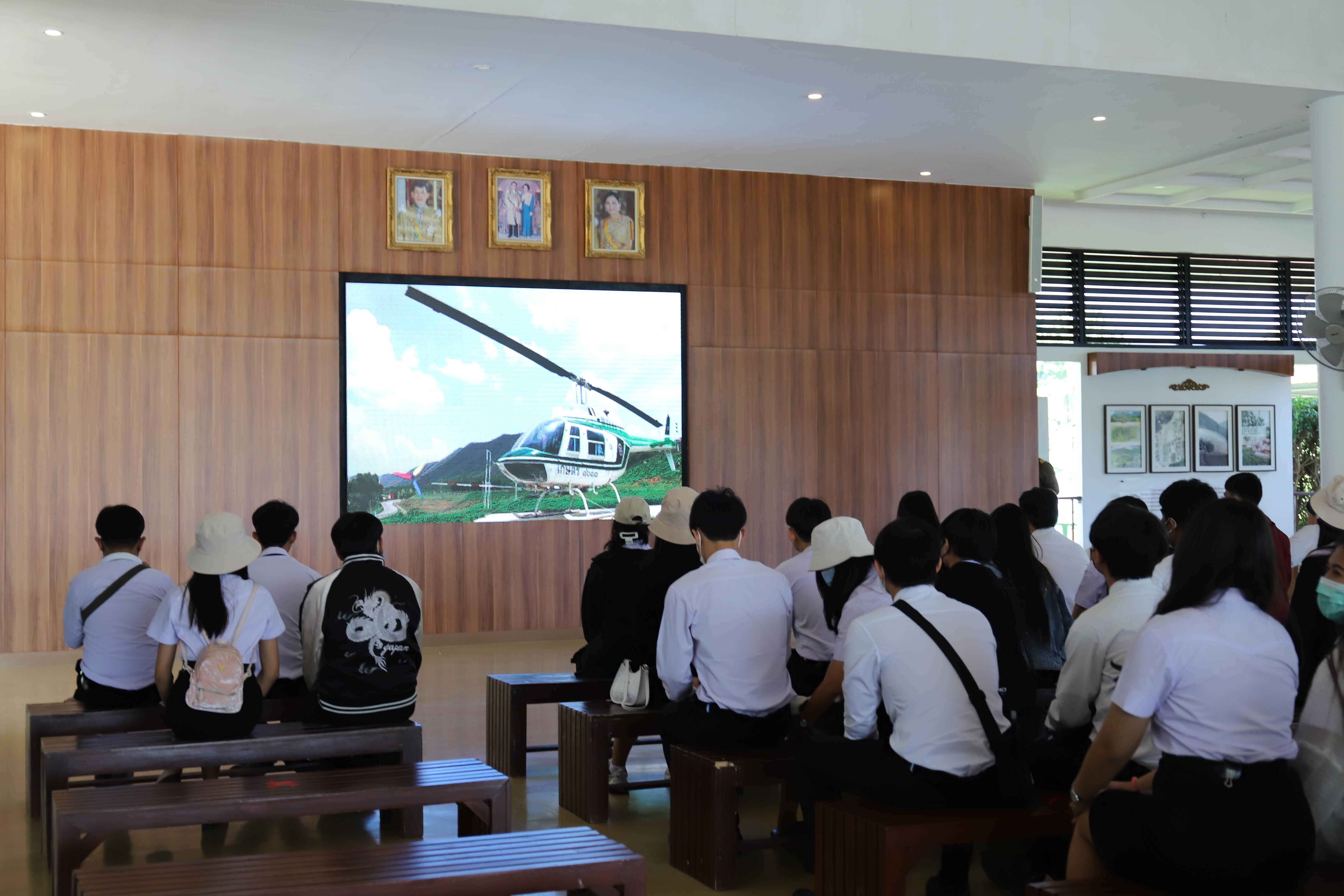 25. โครงการศึกษาดูงานโปรแกรมวิชาคอมพิวเตอร์  ระหว่างวันที่ 19-21 ธันวาคม พ.ศ.2565 ณ องค์การพิพิธภัณฑ์วิทยาศาสตร์แห่งชาติ จังหวัดปทุมธานี และโครงการชั่งหัวมันตามพระราชดำริ จังหวัดเพชรบุรี โดยมีนักศึกษาโปรแกรมวิชาคอมพิวเตอร์ชั้นปีที่ 2และ3 เข้าร่วมกิจกรรม