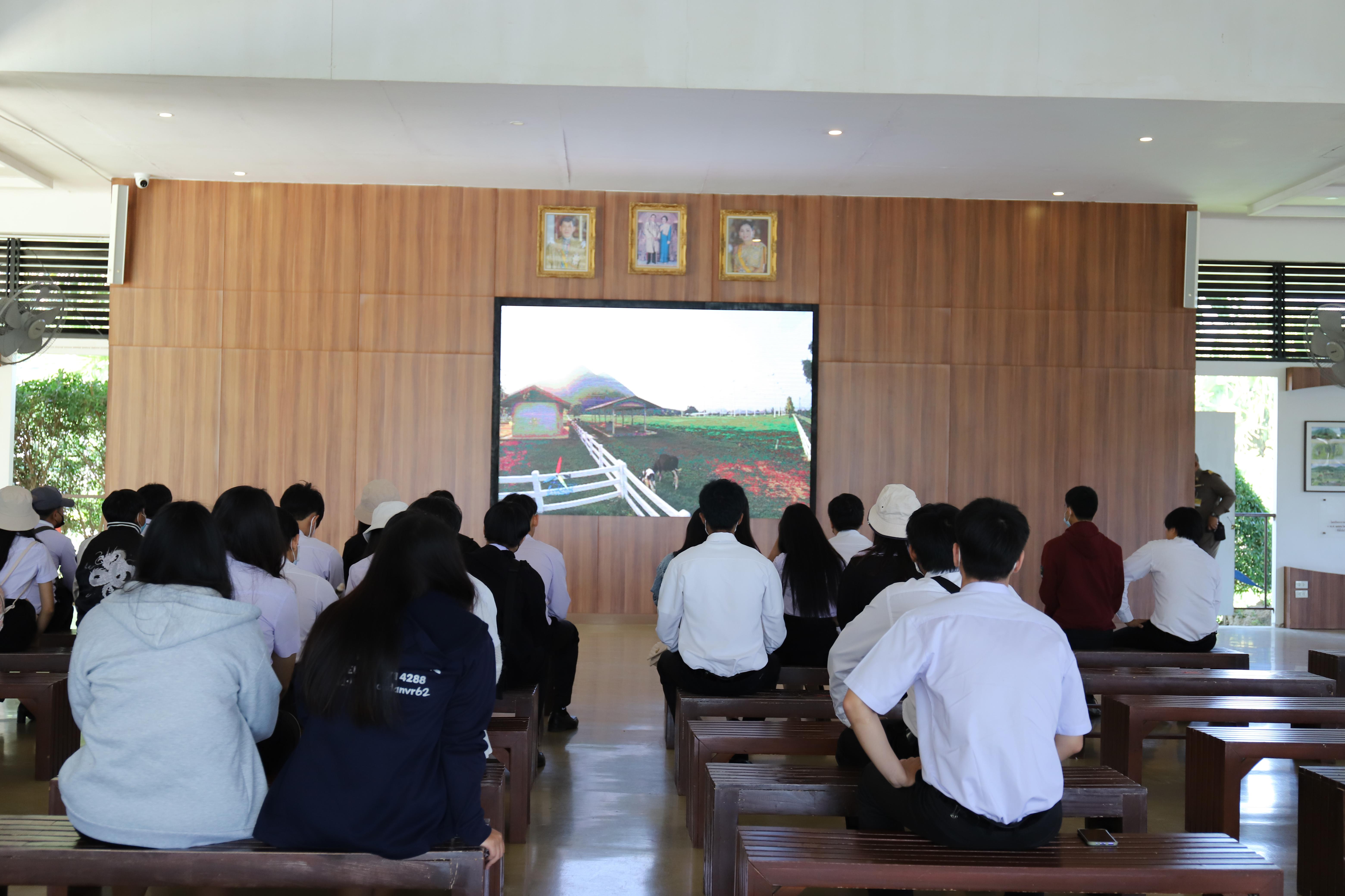 26. โครงการศึกษาดูงานโปรแกรมวิชาคอมพิวเตอร์  ระหว่างวันที่ 19-21 ธันวาคม พ.ศ.2565 ณ องค์การพิพิธภัณฑ์วิทยาศาสตร์แห่งชาติ จังหวัดปทุมธานี และโครงการชั่งหัวมันตามพระราชดำริ จังหวัดเพชรบุรี โดยมีนักศึกษาโปรแกรมวิชาคอมพิวเตอร์ชั้นปีที่ 2และ3 เข้าร่วมกิจกรรม