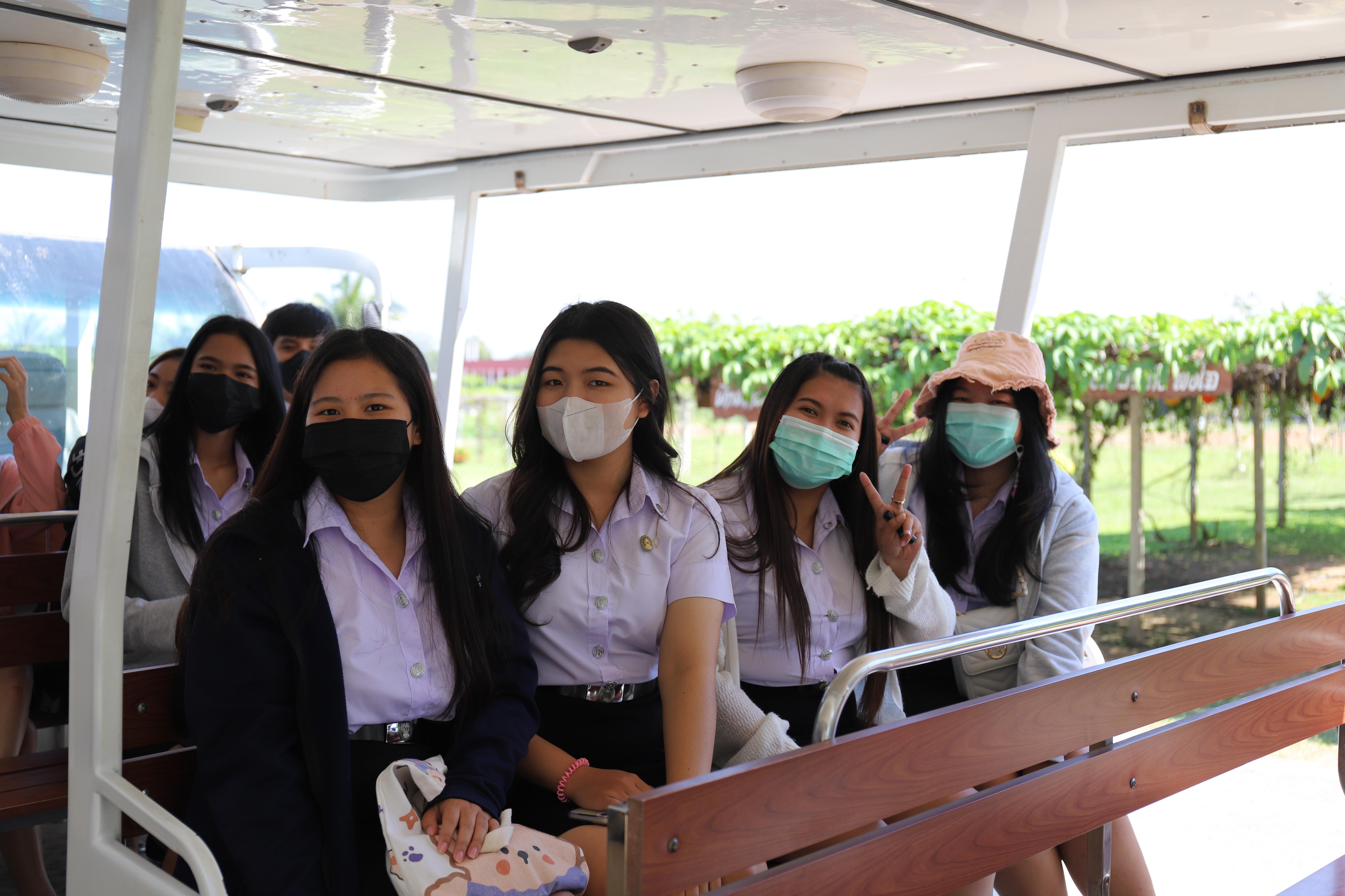 40. โครงการศึกษาดูงานโปรแกรมวิชาคอมพิวเตอร์  ระหว่างวันที่ 19-21 ธันวาคม พ.ศ.2565 ณ องค์การพิพิธภัณฑ์วิทยาศาสตร์แห่งชาติ จังหวัดปทุมธานี และโครงการชั่งหัวมันตามพระราชดำริ จังหวัดเพชรบุรี โดยมีนักศึกษาโปรแกรมวิชาคอมพิวเตอร์ชั้นปีที่ 2และ3 เข้าร่วมกิจกรรม