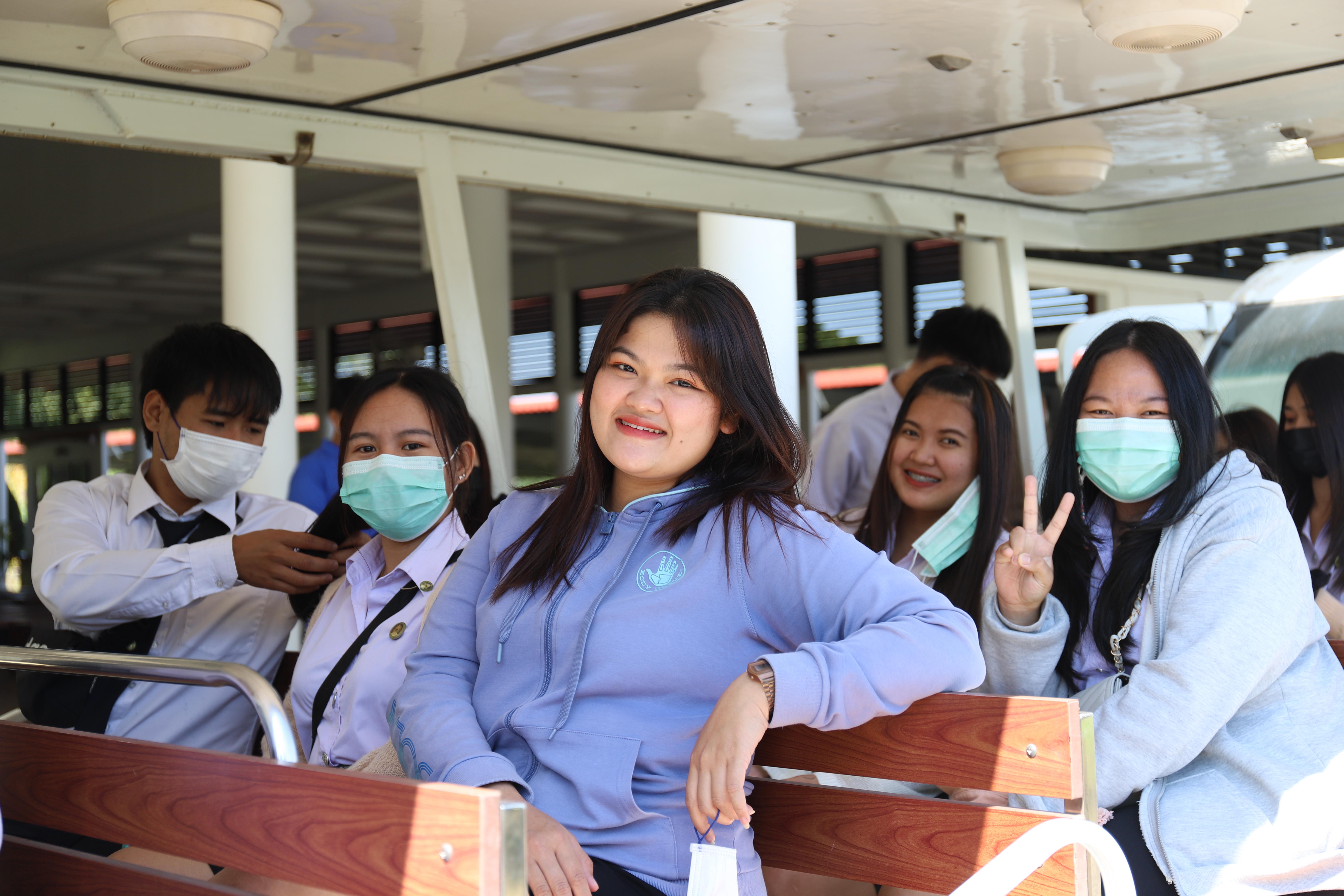 43. โครงการศึกษาดูงานโปรแกรมวิชาคอมพิวเตอร์  ระหว่างวันที่ 19-21 ธันวาคม พ.ศ.2565 ณ องค์การพิพิธภัณฑ์วิทยาศาสตร์แห่งชาติ จังหวัดปทุมธานี และโครงการชั่งหัวมันตามพระราชดำริ จังหวัดเพชรบุรี โดยมีนักศึกษาโปรแกรมวิชาคอมพิวเตอร์ชั้นปีที่ 2และ3 เข้าร่วมกิจกรรม