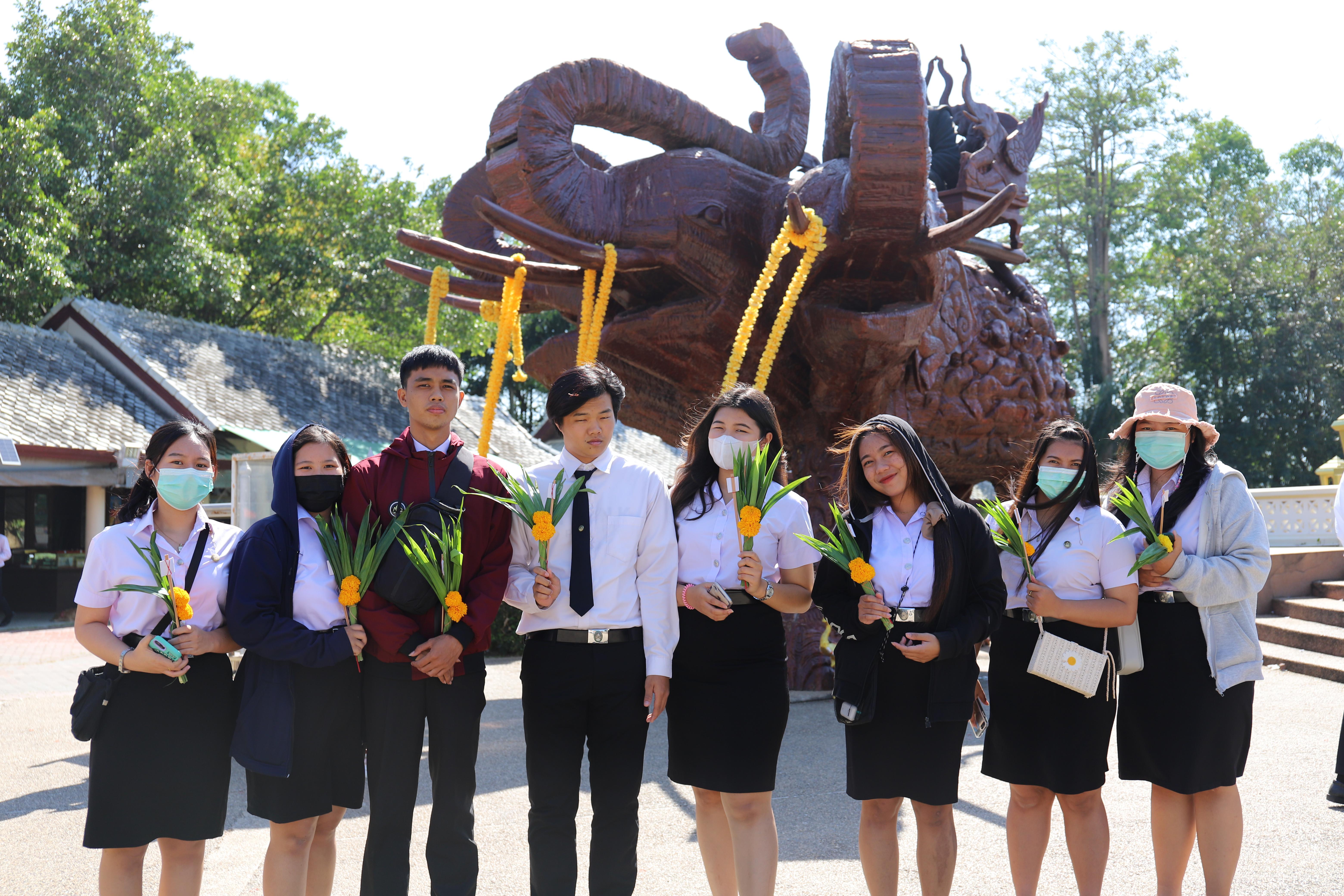 81. โครงการศึกษาดูงานโปรแกรมวิชาคอมพิวเตอร์  ระหว่างวันที่ 19-21 ธันวาคม พ.ศ.2565 ณ องค์การพิพิธภัณฑ์วิทยาศาสตร์แห่งชาติ จังหวัดปทุมธานี และโครงการชั่งหัวมันตามพระราชดำริ จังหวัดเพชรบุรี โดยมีนักศึกษาโปรแกรมวิชาคอมพิวเตอร์ชั้นปีที่ 2และ3 เข้าร่วมกิจกรรม